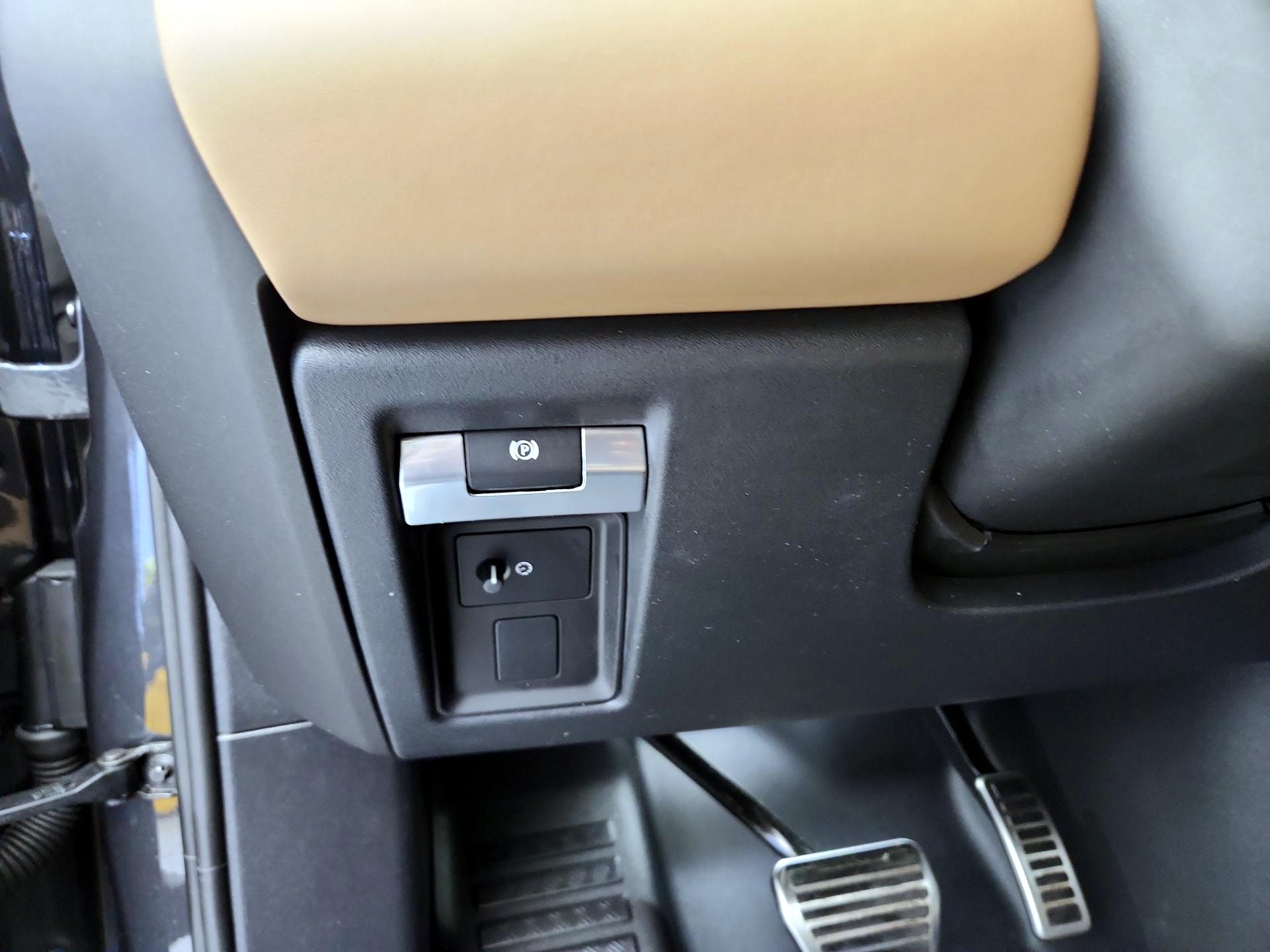 Thumbnail: 2025 Land Rover Defender - 13