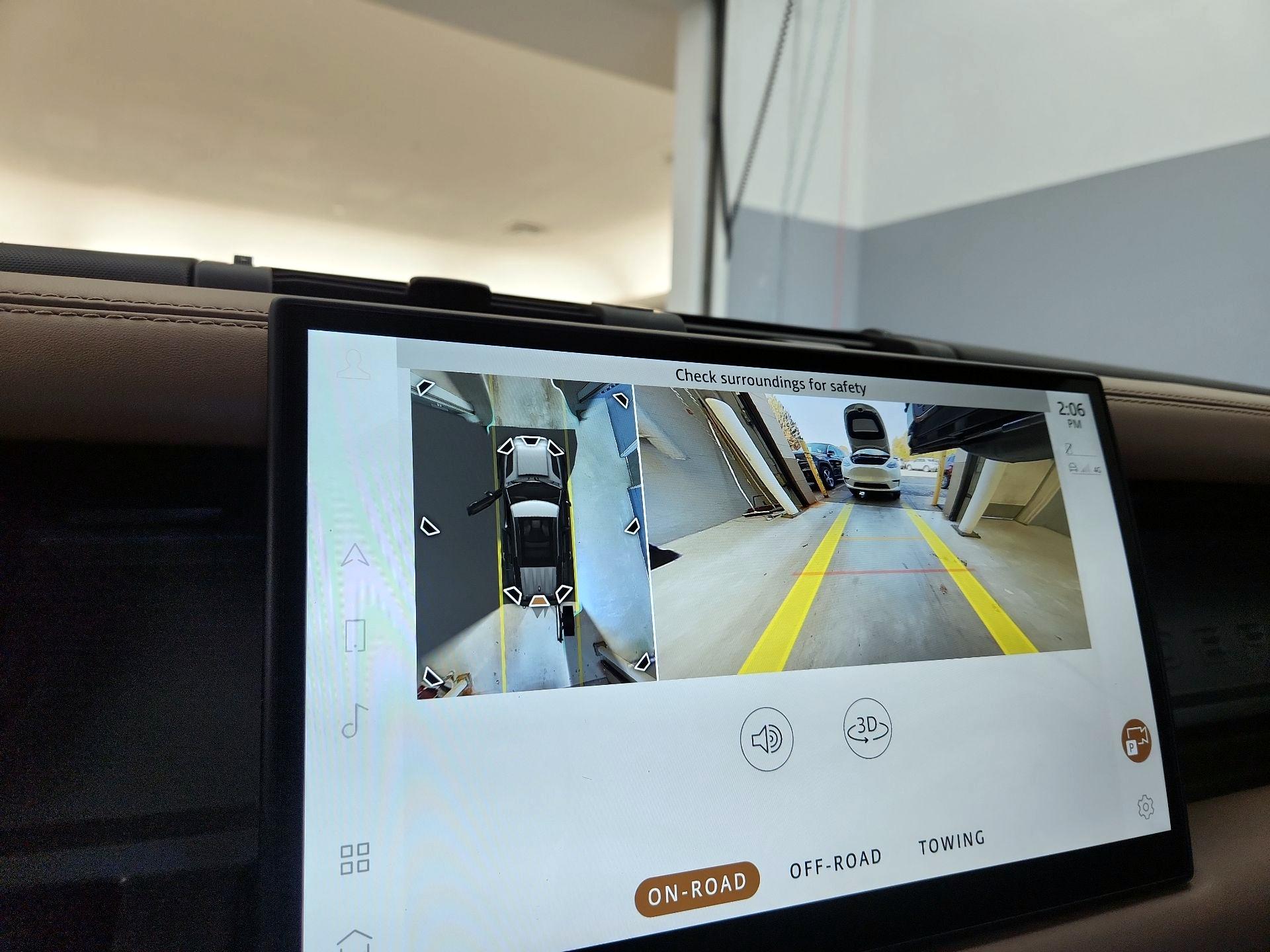 Thumbnail: 2025 Land Rover Defender - 15