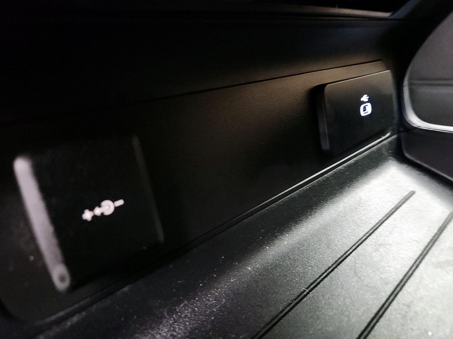 Thumbnail: 2025 Land Rover Defender - 19