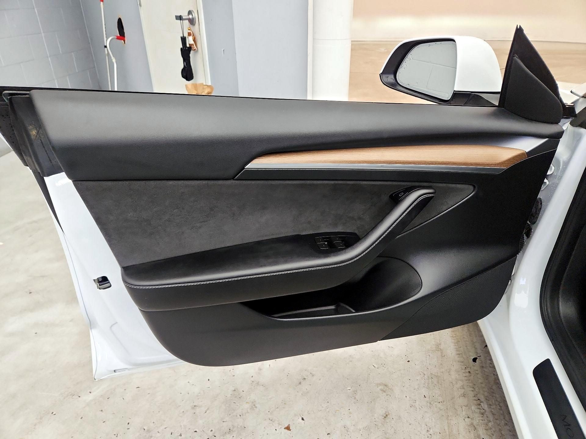 Thumbnail: 2023 Tesla Model 3 - 12