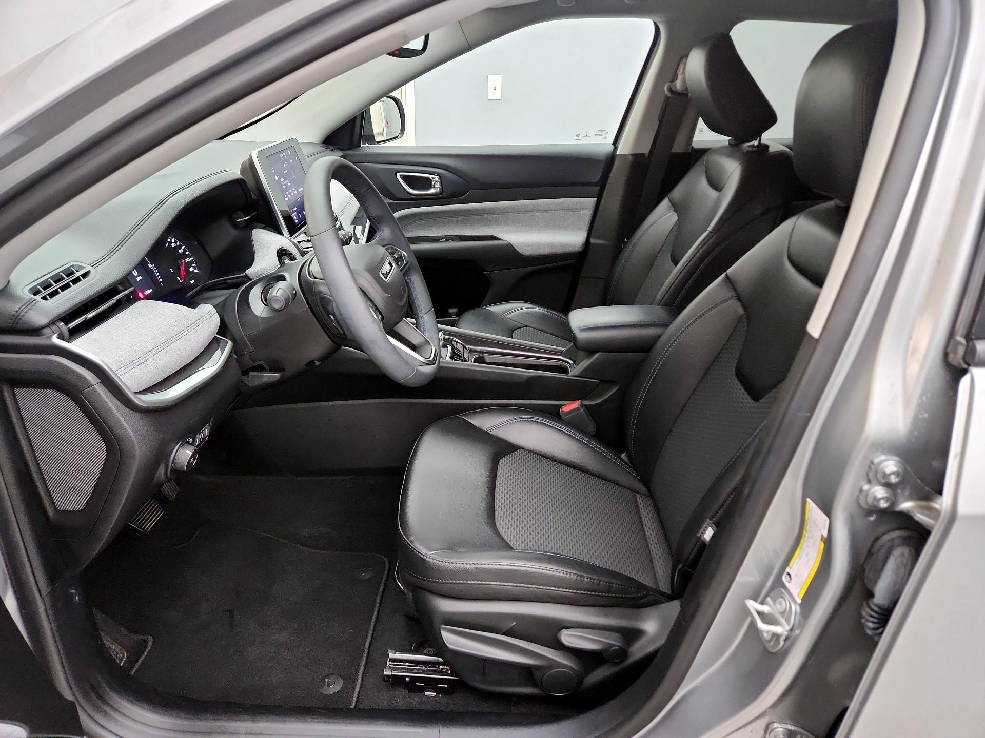 Thumbnail: 2022 Jeep Compass - 11