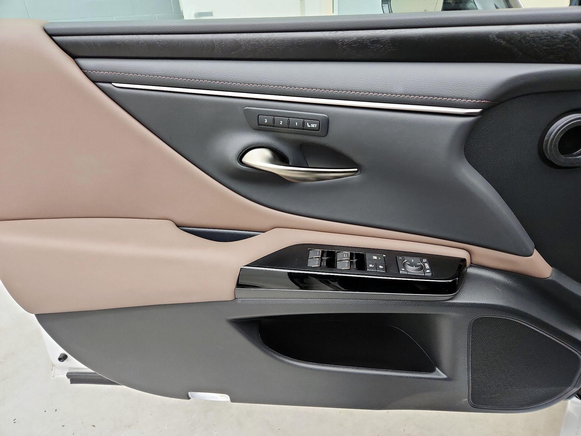 Thumbnail: 2024 Lexus ES - 12