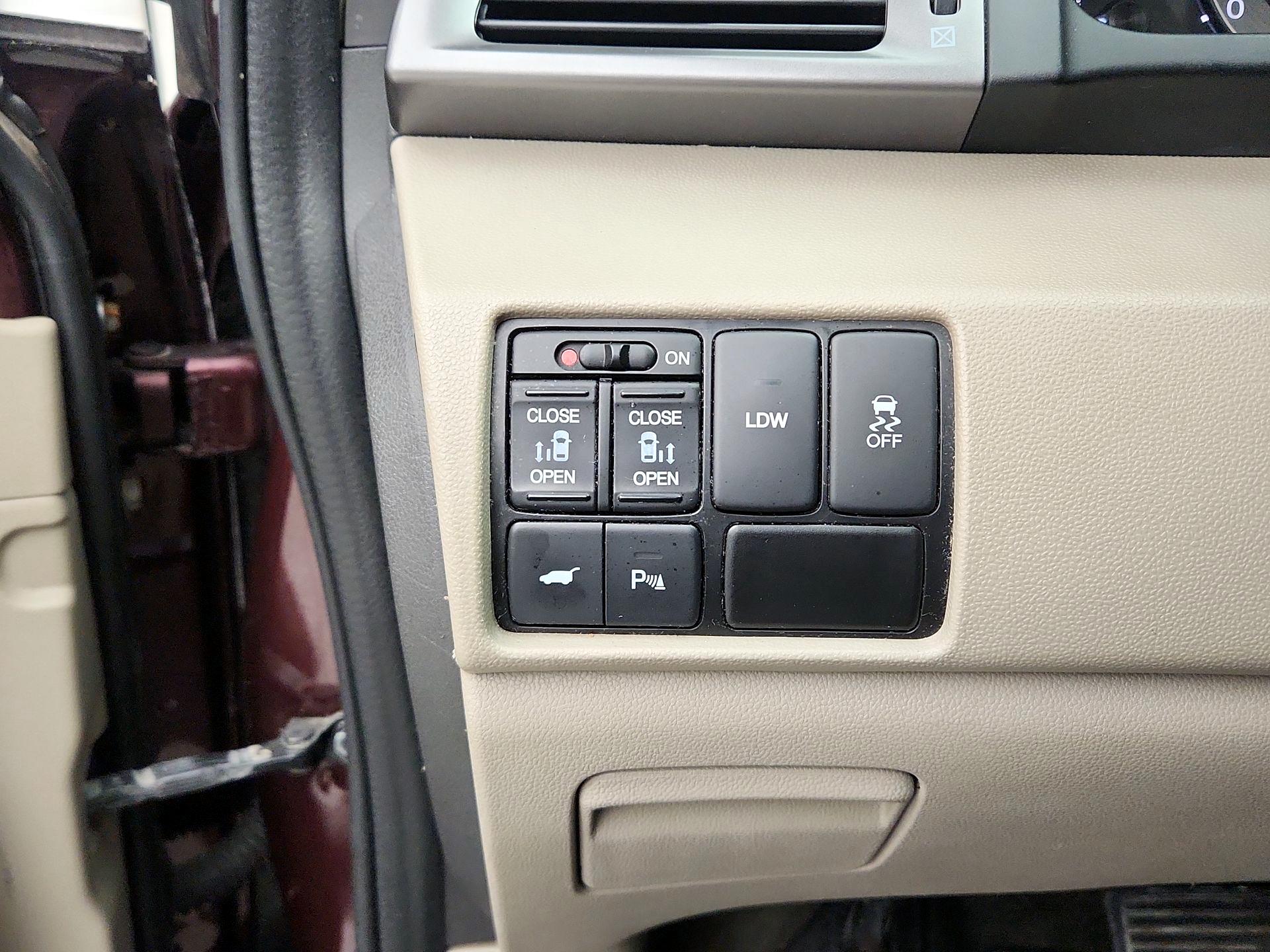 Thumbnail: 2015 Honda Odyssey - 13