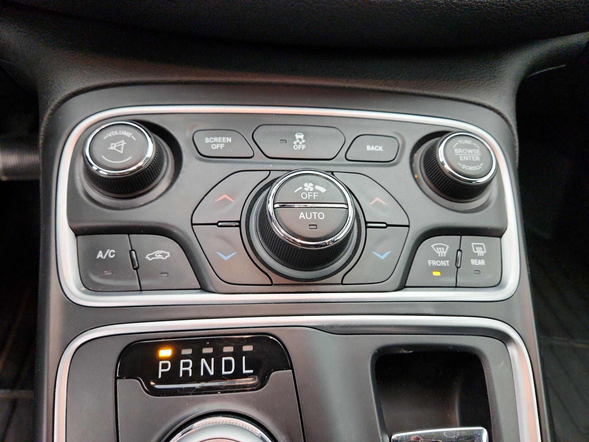 Thumbnail: 2015 Chrysler 200 - 16