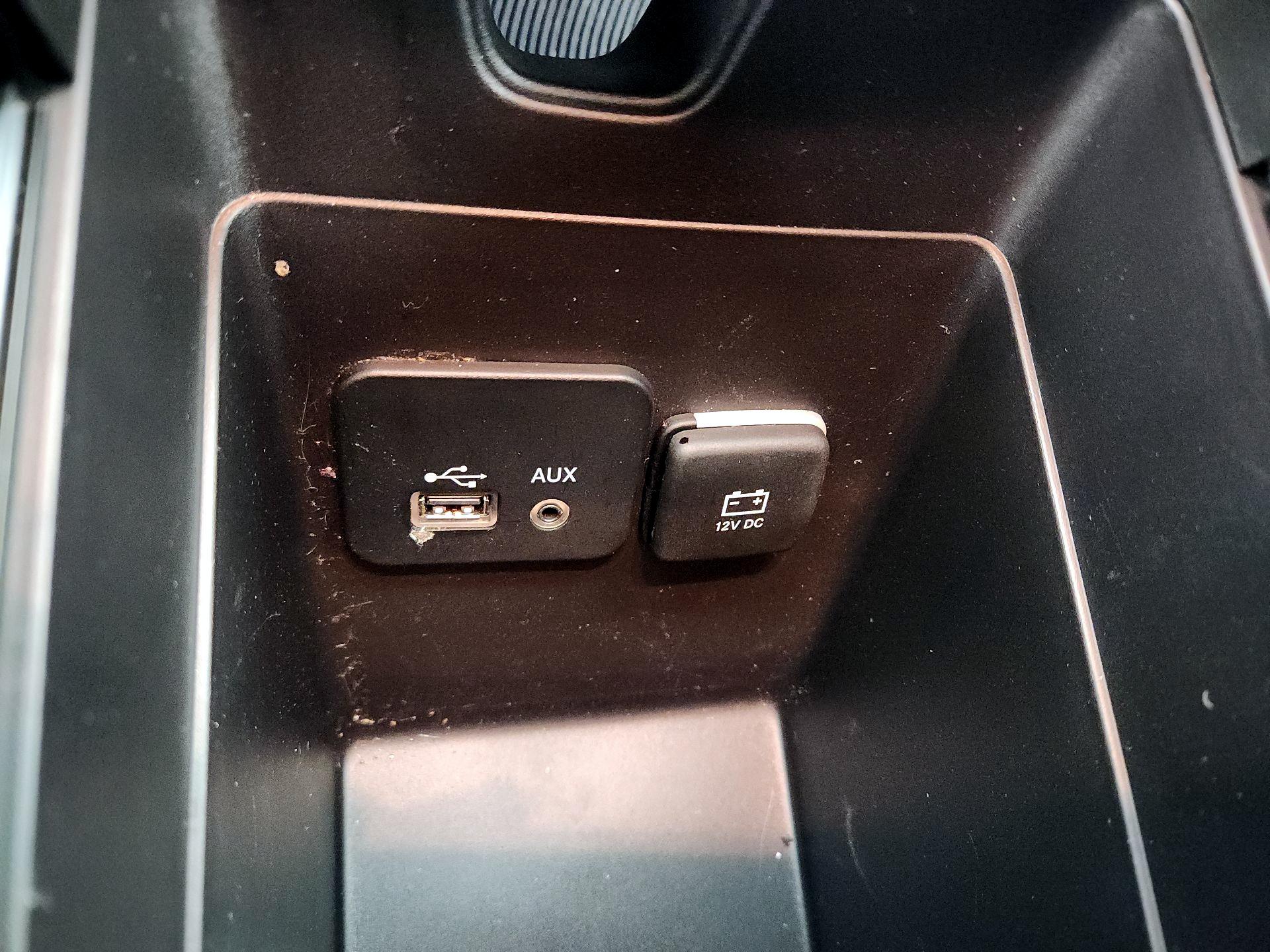 Thumbnail: 2015 Chrysler 200 - 18