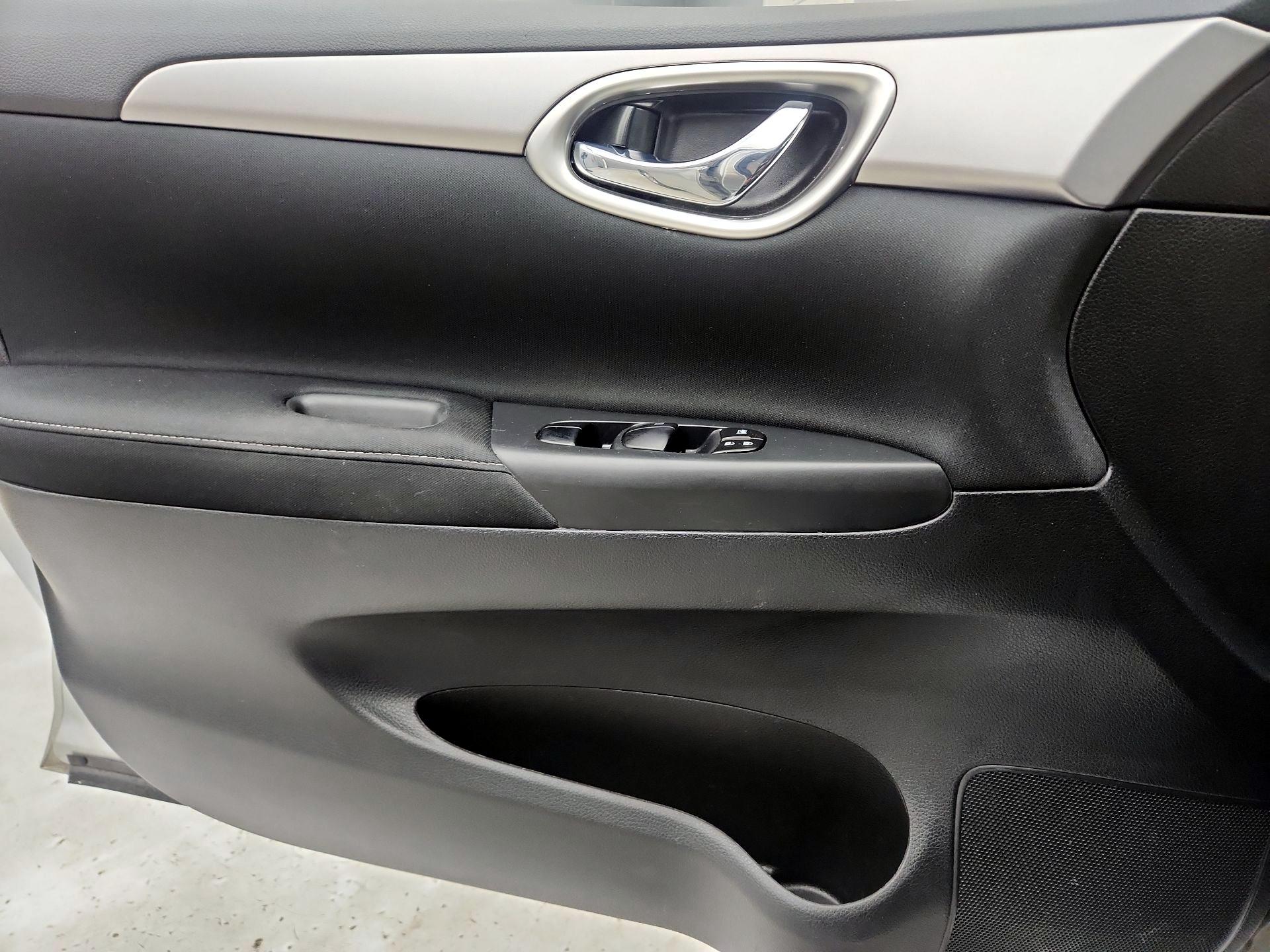 Thumbnail: 2015 Nissan Sentra - 12