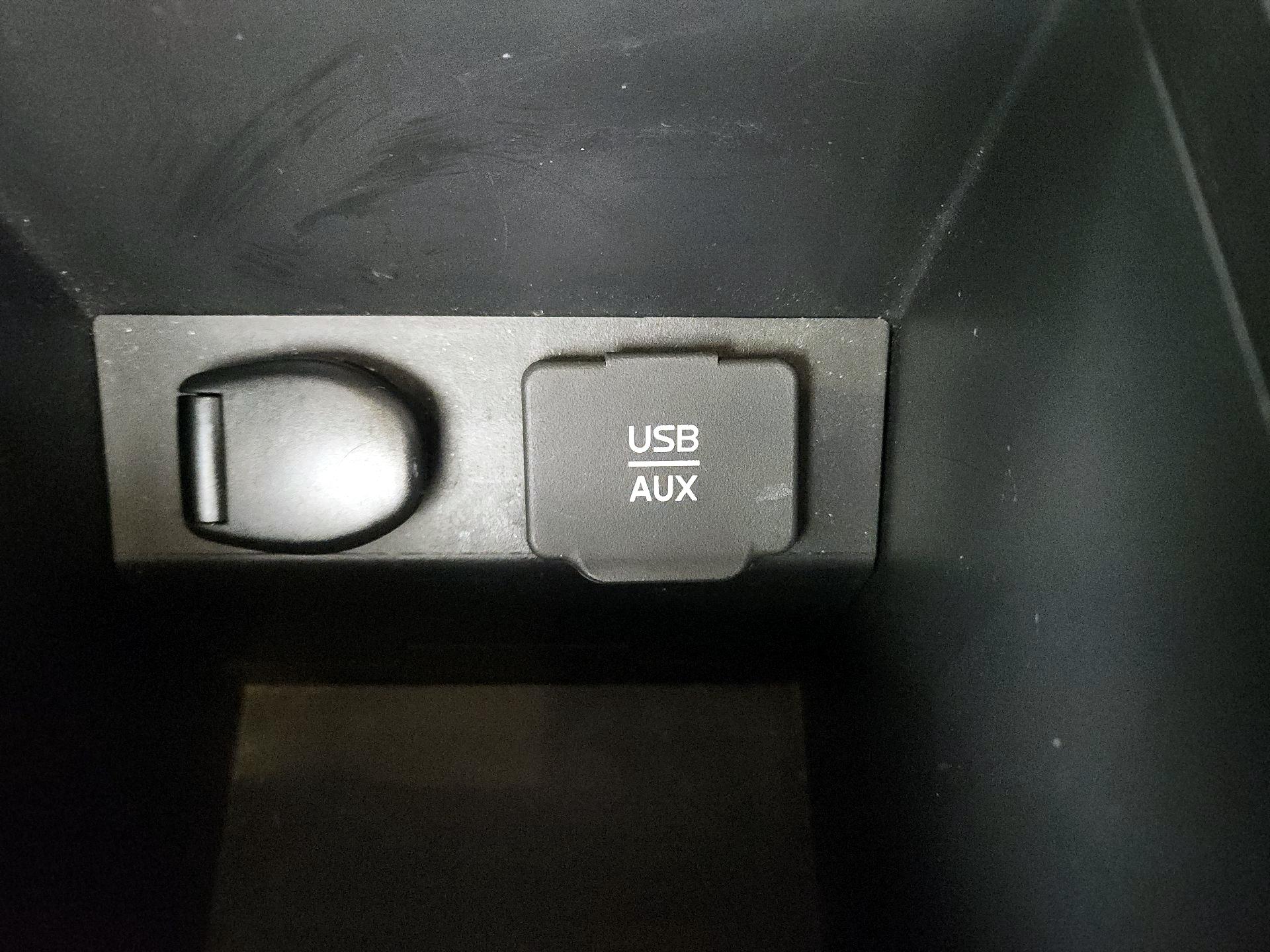 Thumbnail: 2015 Nissan Sentra - 18