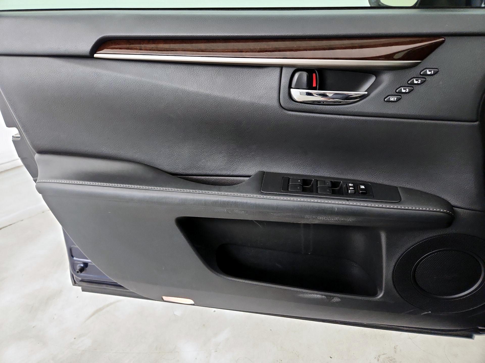 Thumbnail: 2014 Lexus ES - 12