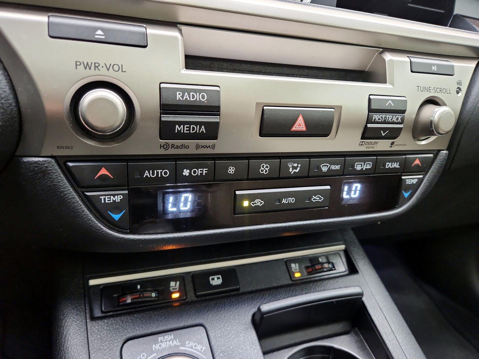 Thumbnail: 2014 Lexus ES - 17