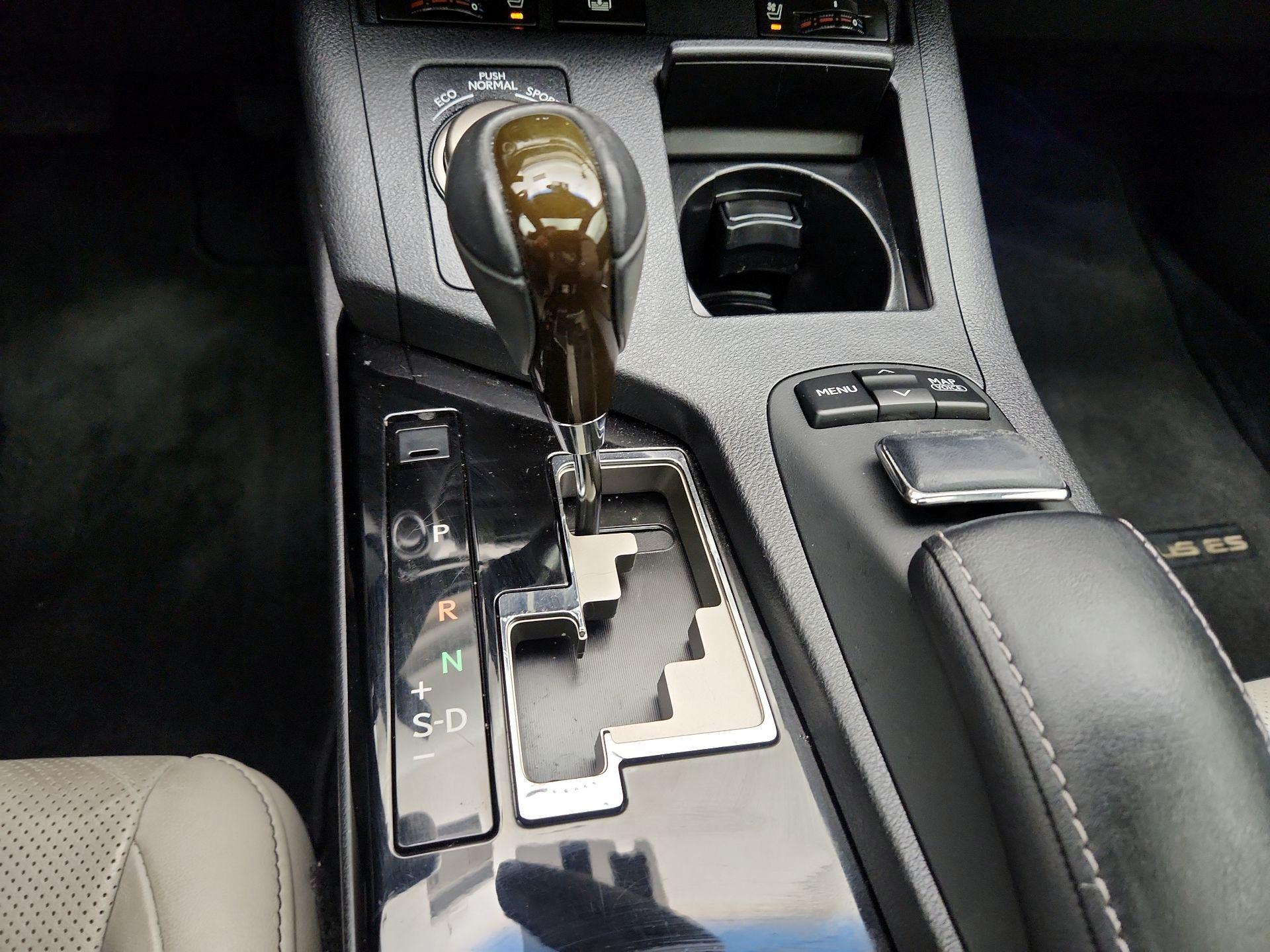 Thumbnail: 2014 Lexus ES - 18