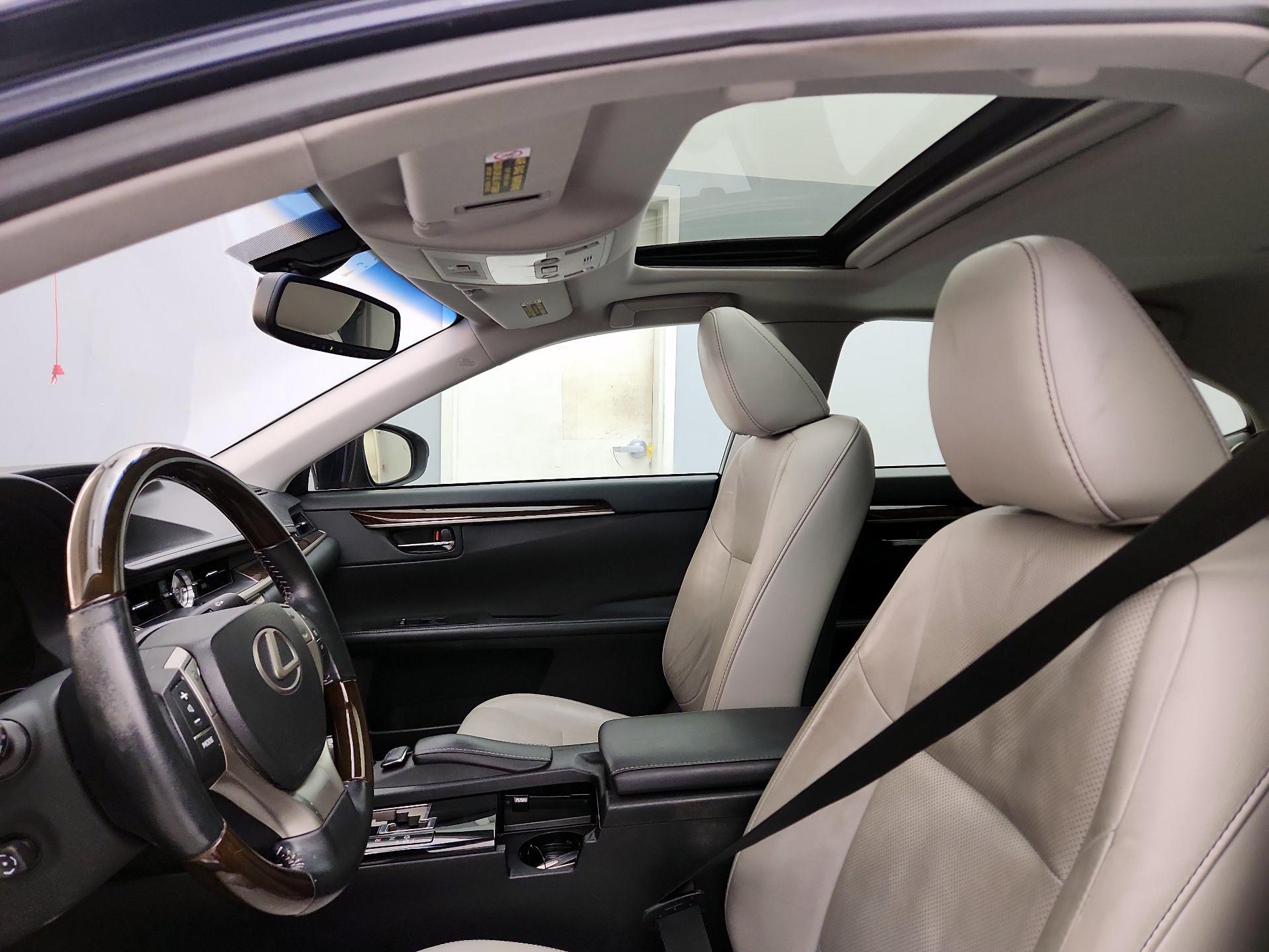 Thumbnail: 2014 Lexus ES - 19