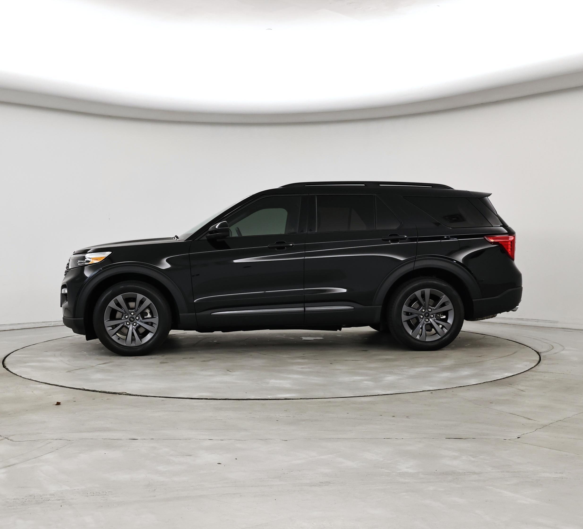 Thumbnail: 2022 Ford Explorer - 3