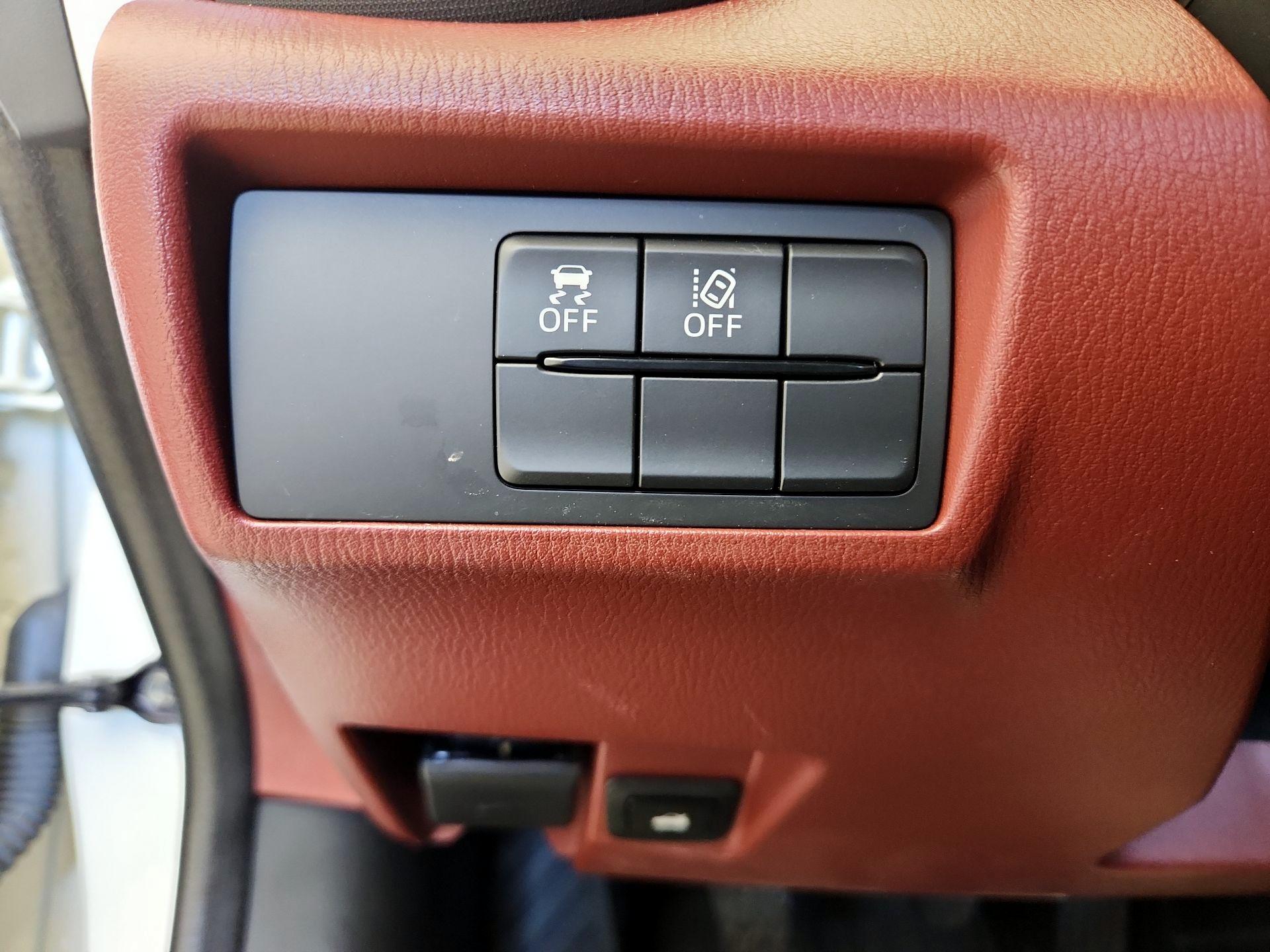 Thumbnail: 2020 Mazda MX-5 Miata - 13