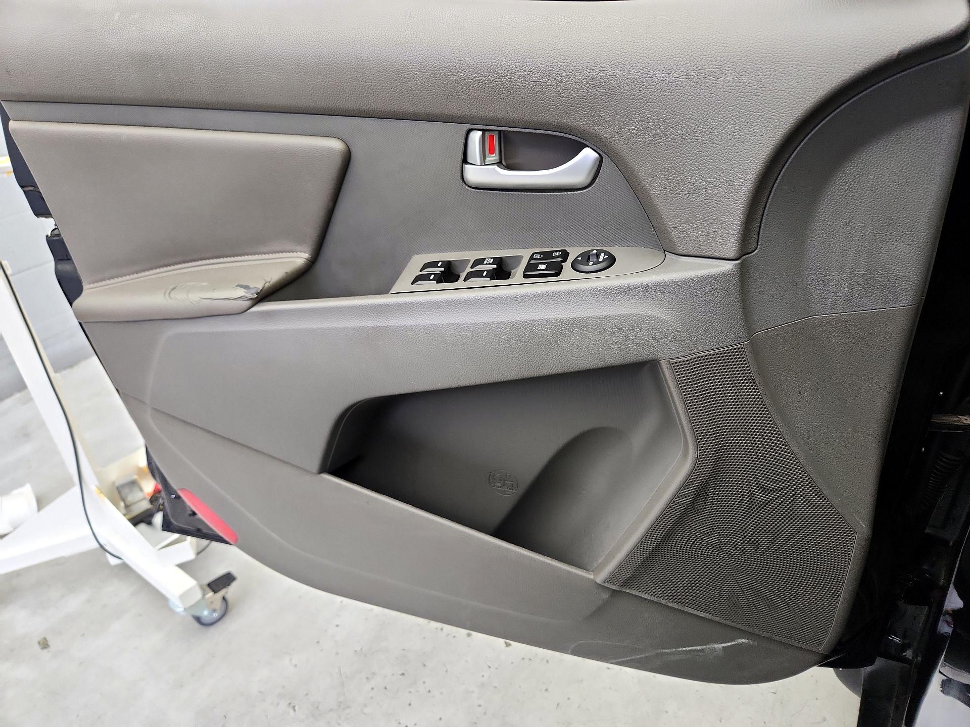 Thumbnail: 2014 Kia Sportage - 12