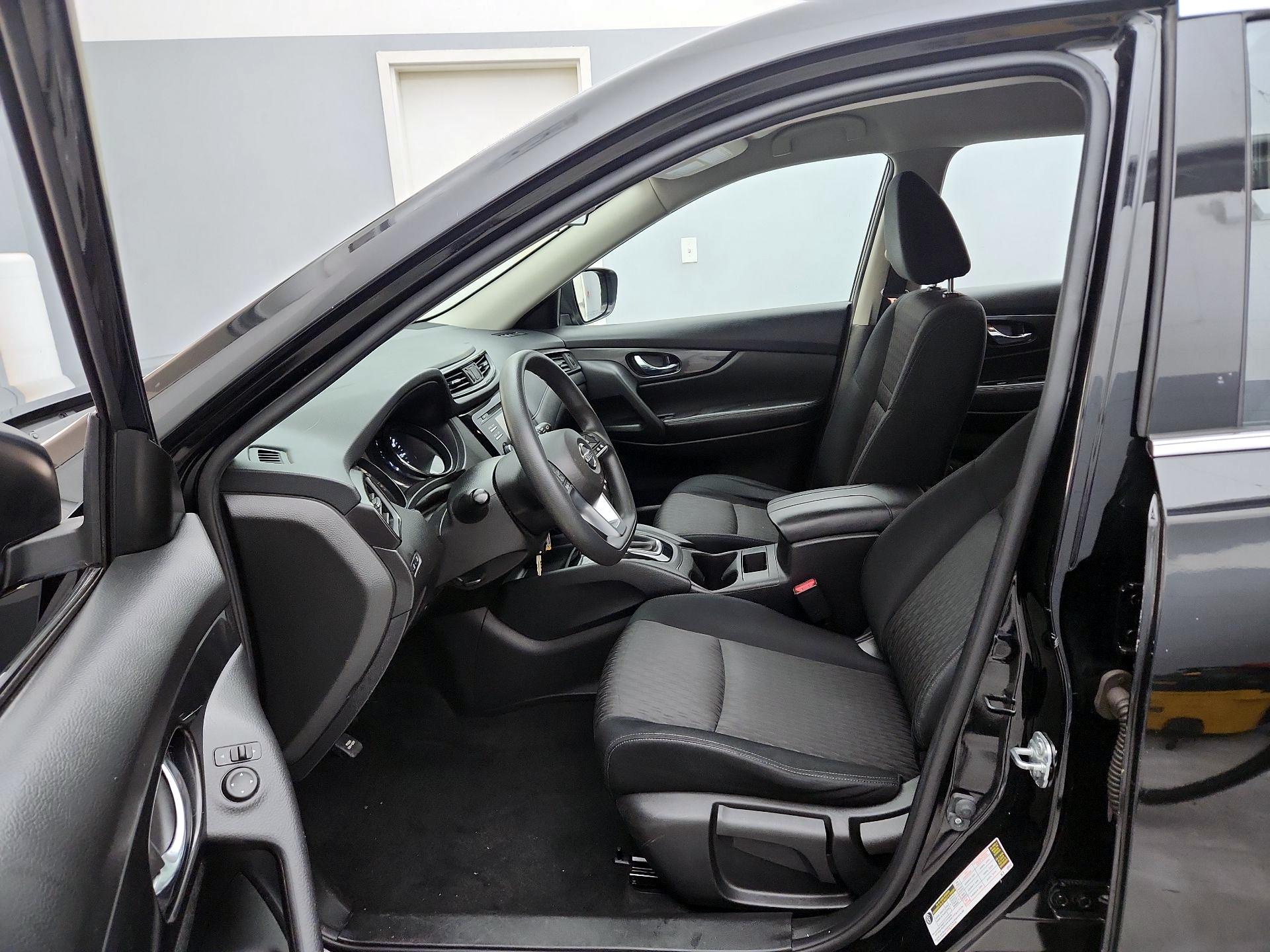 Thumbnail: 2017 Nissan Rogue - 11