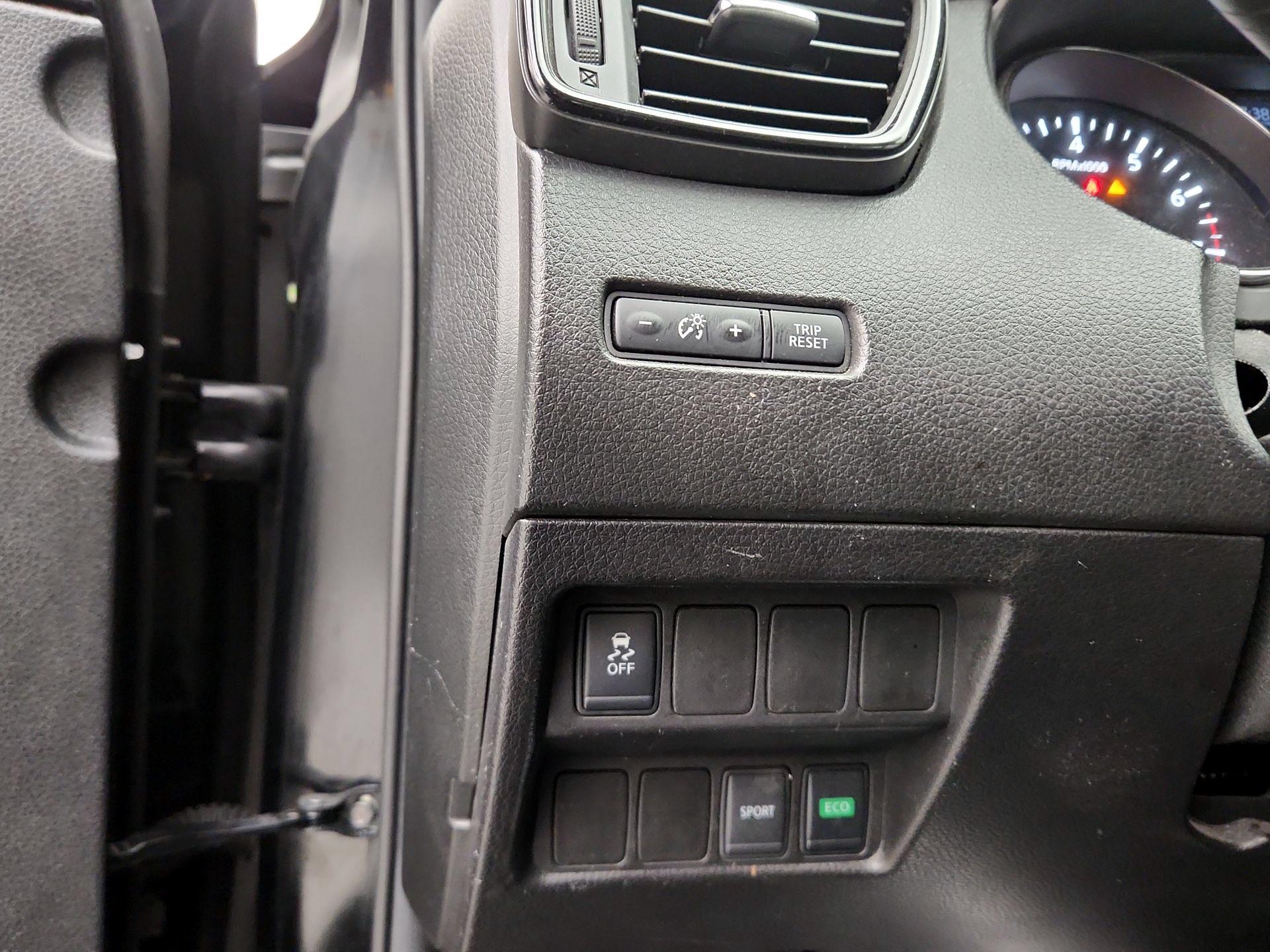 Thumbnail: 2017 Nissan Rogue - 13