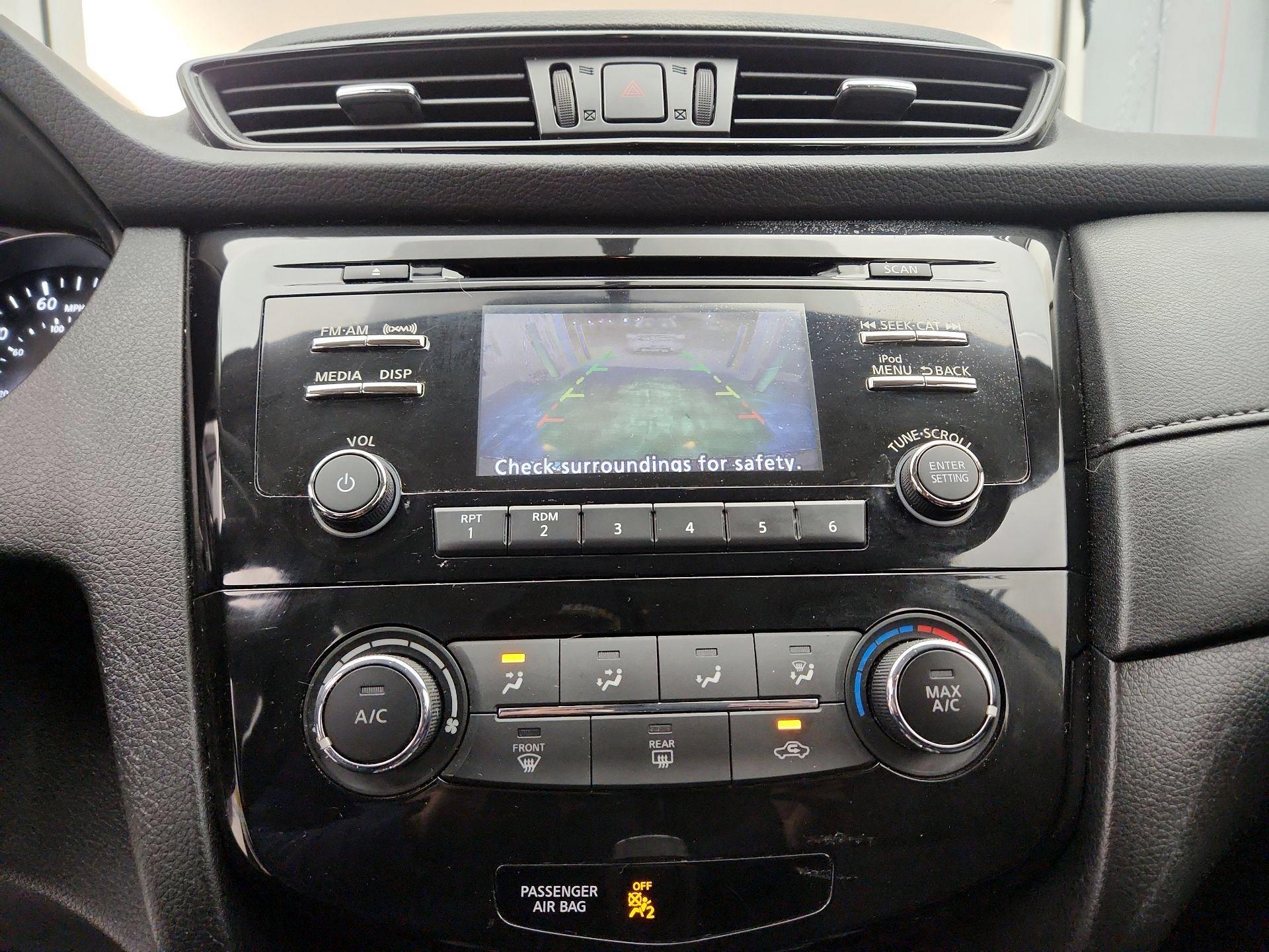 Thumbnail: 2017 Nissan Rogue - 14