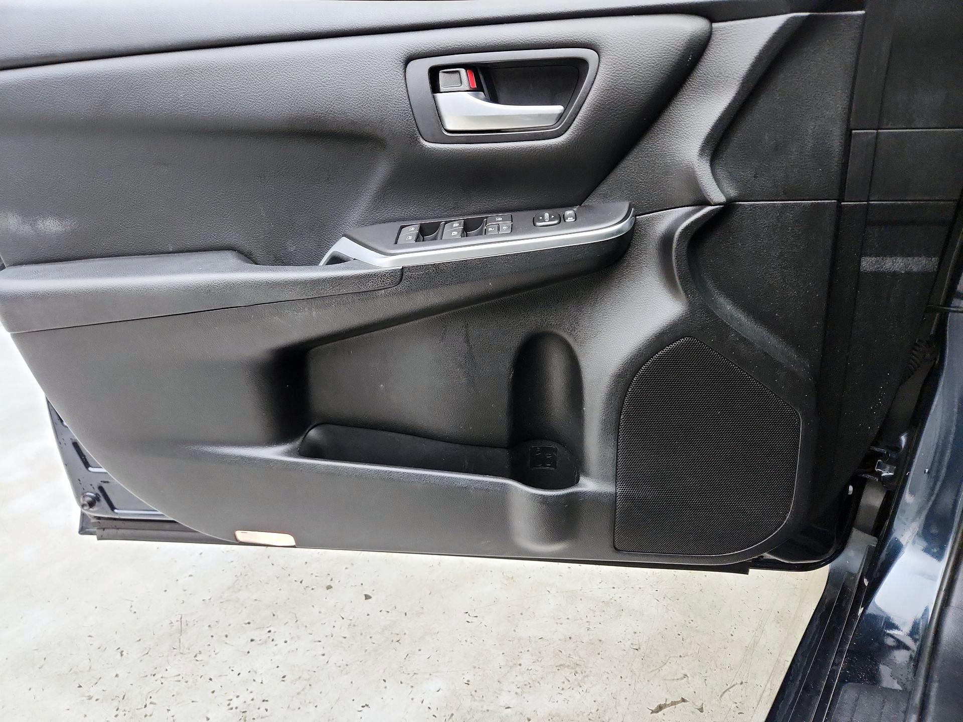 Thumbnail: 2017 Toyota Camry - 12