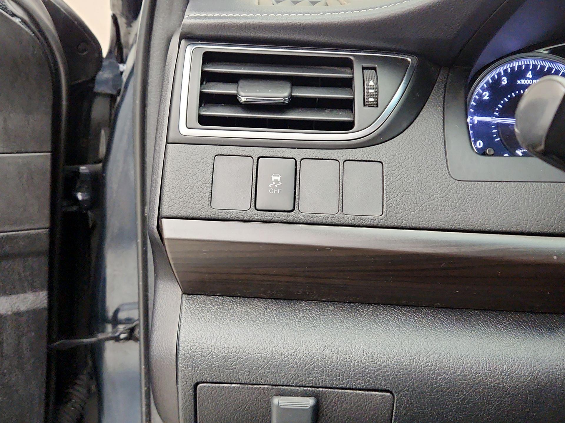 Thumbnail: 2017 Toyota Camry - 13