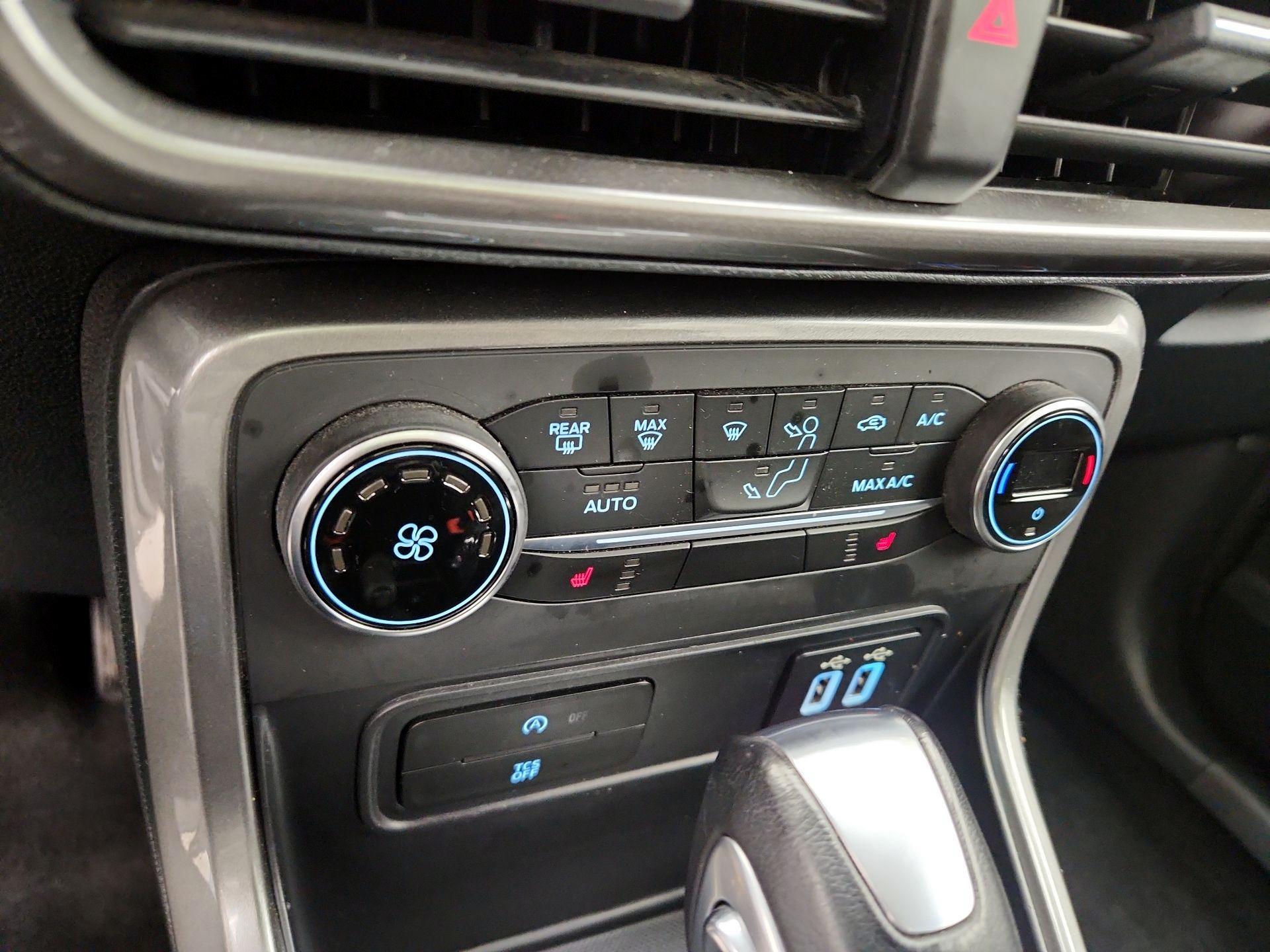 Thumbnail: 2018 Ford EcoSport - 16