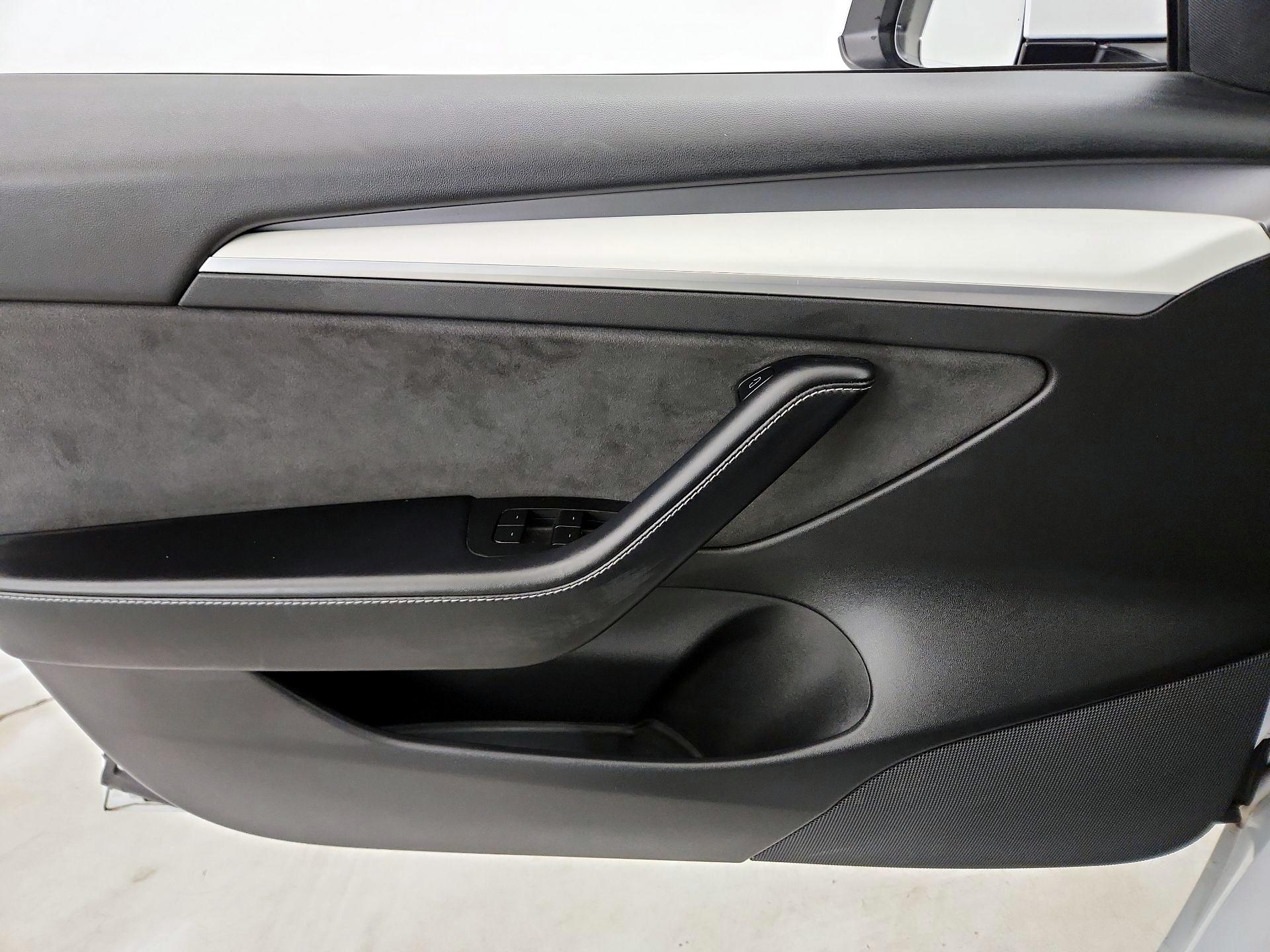 Thumbnail: 2021 Tesla Model 3 - 12