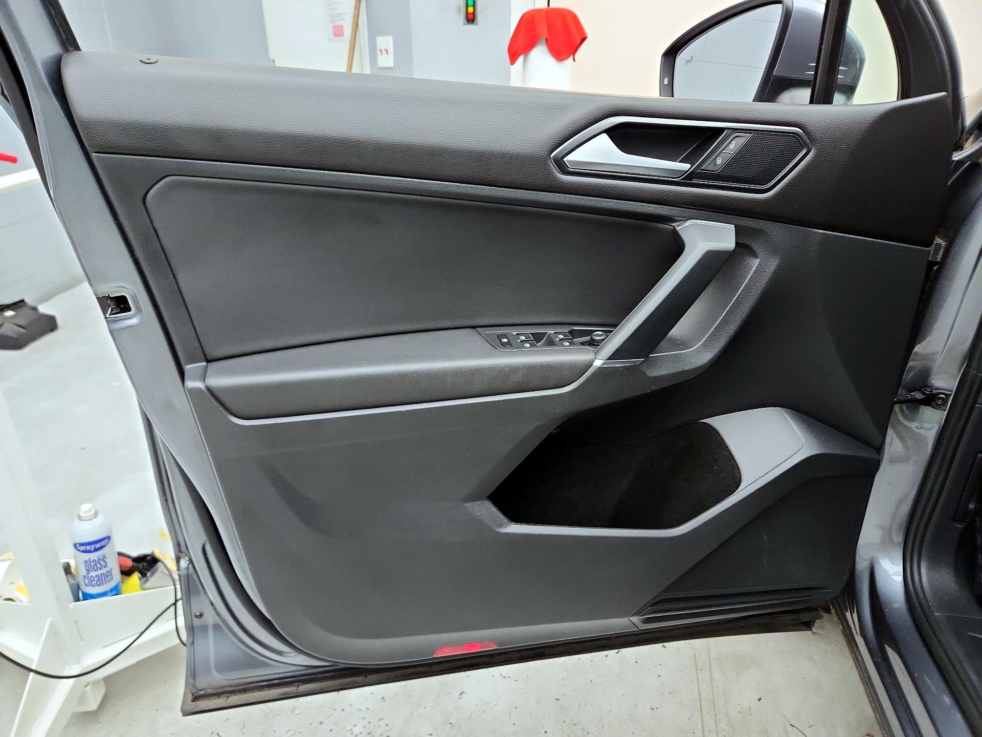 Thumbnail: 2018 Volkswagen Tiguan - 12