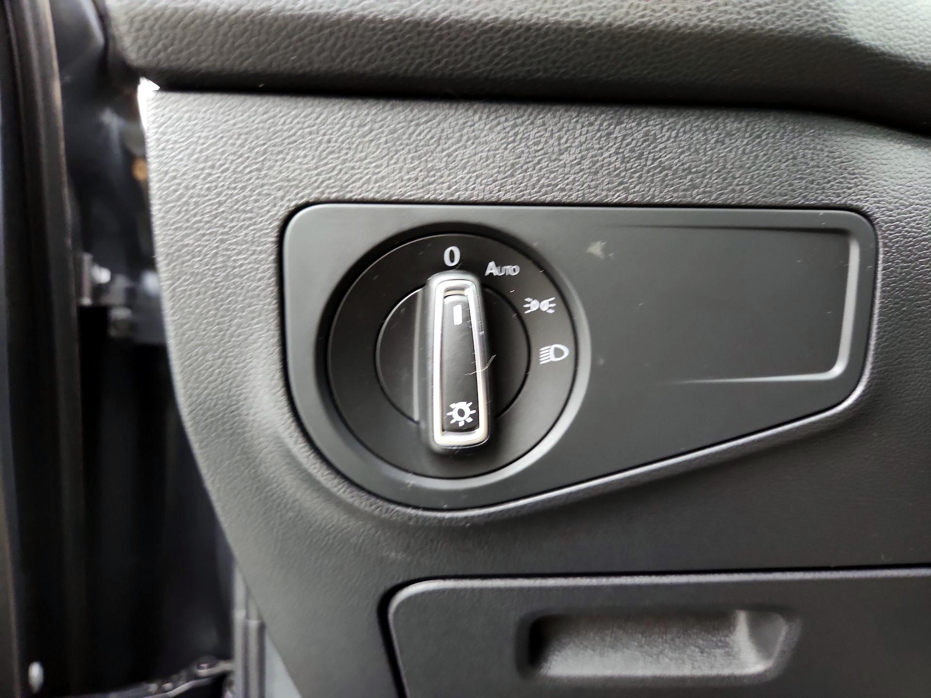 Thumbnail: 2018 Volkswagen Tiguan - 13