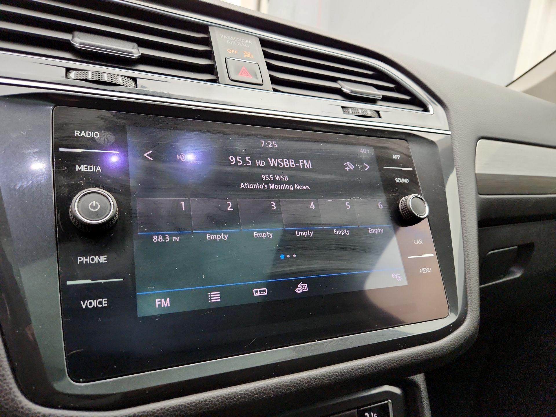 Thumbnail: 2018 Volkswagen Tiguan - 15