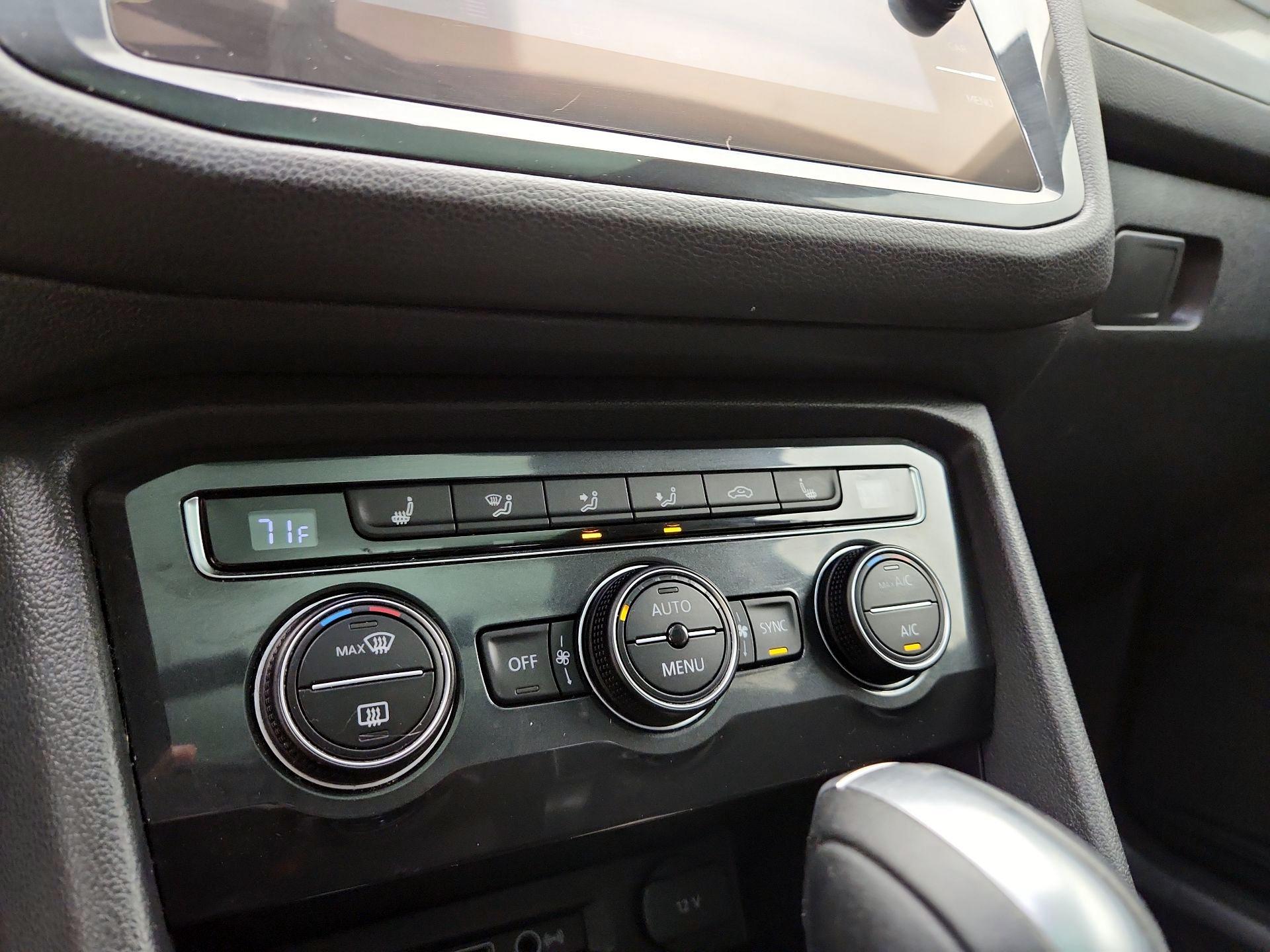 Thumbnail: 2018 Volkswagen Tiguan - 16