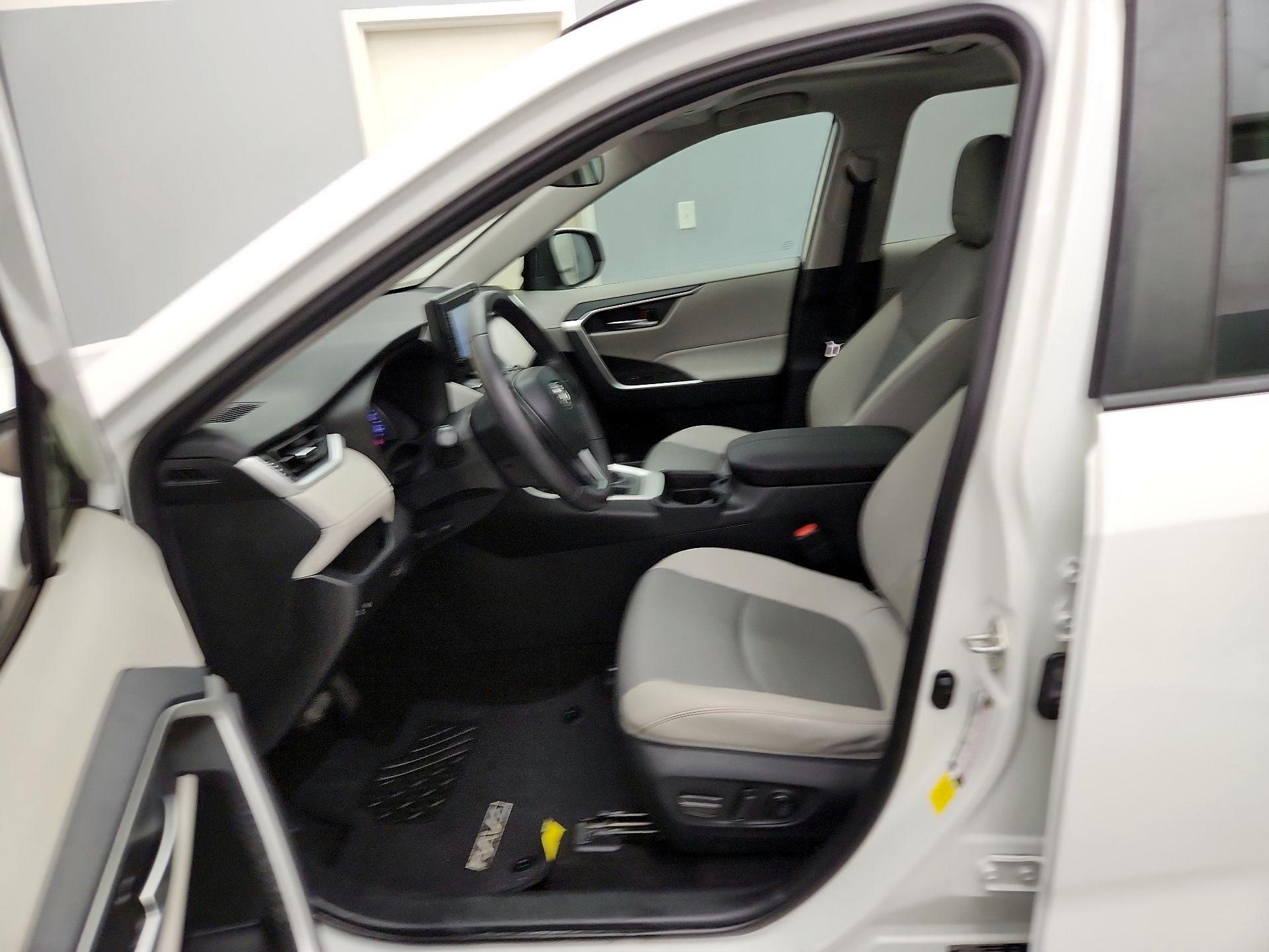 Thumbnail: 2019 Toyota RAV4 - 11