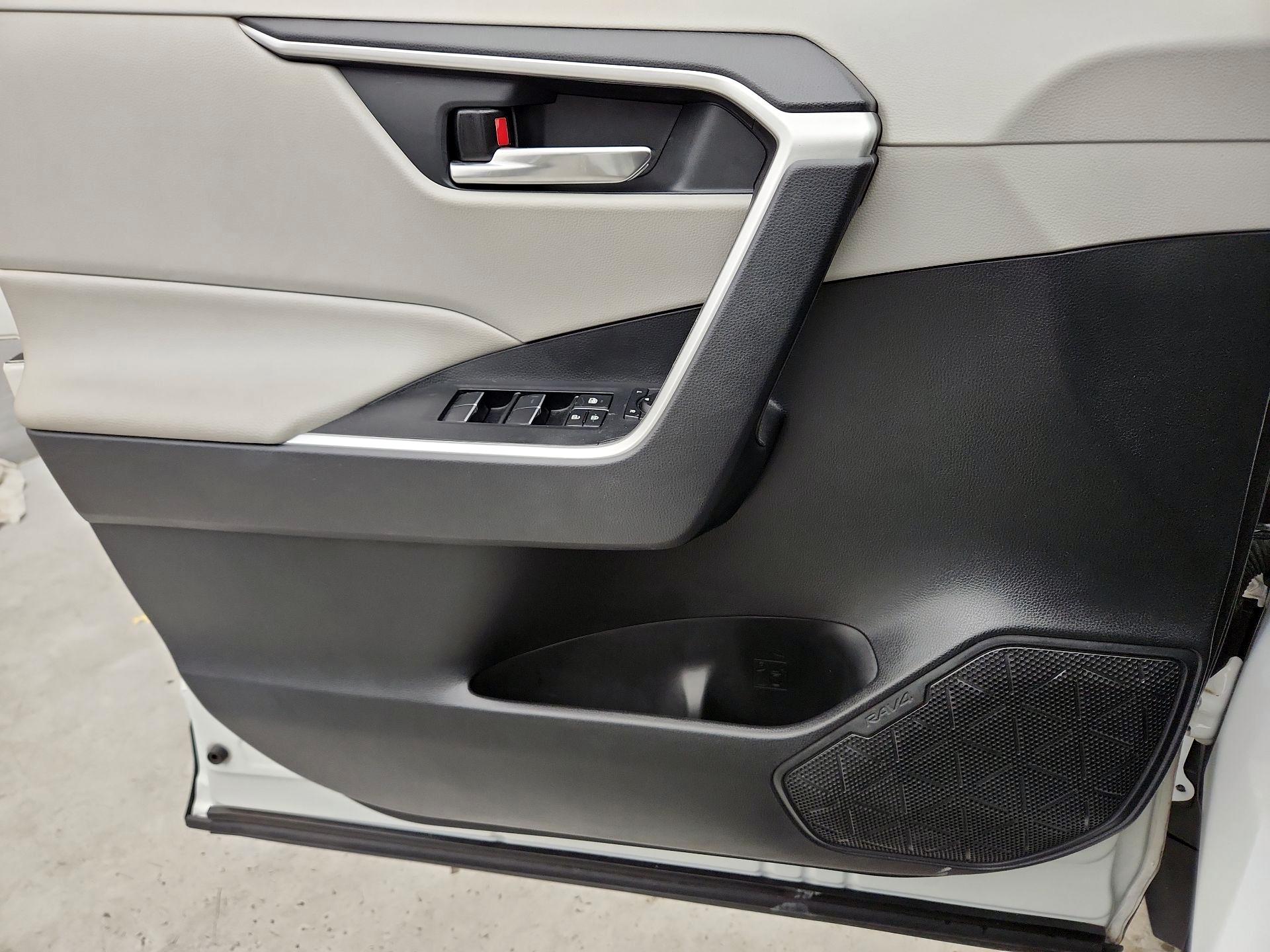 Thumbnail: 2019 Toyota RAV4 - 12