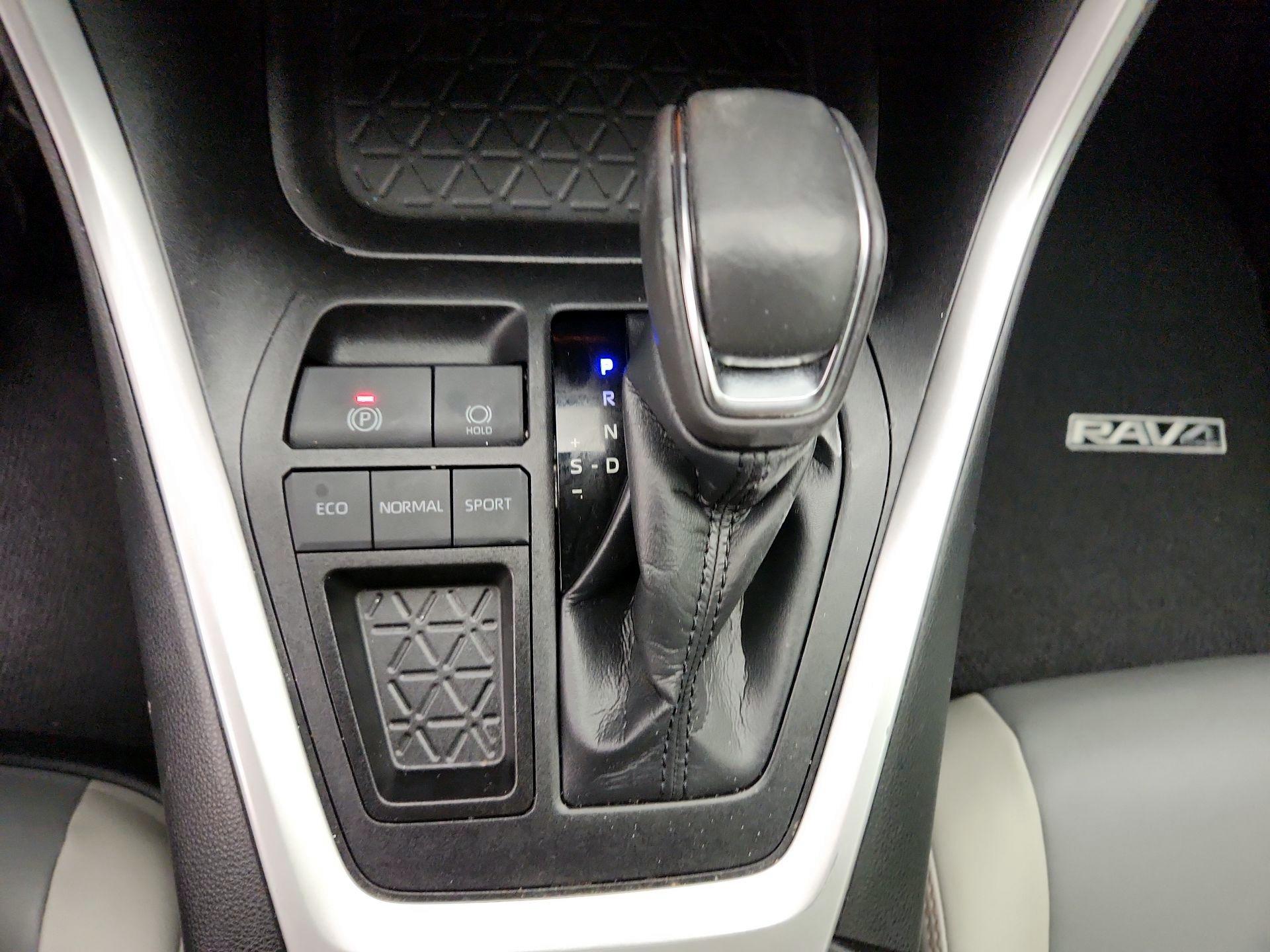 Thumbnail: 2019 Toyota RAV4 - 17