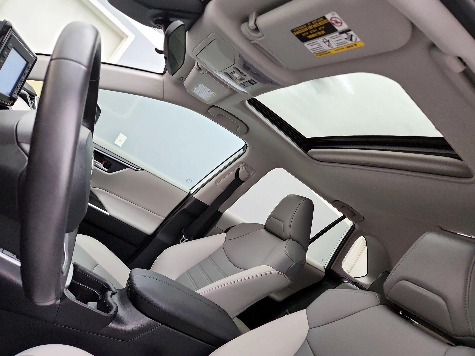 Thumbnail: 2019 Toyota RAV4 - 19