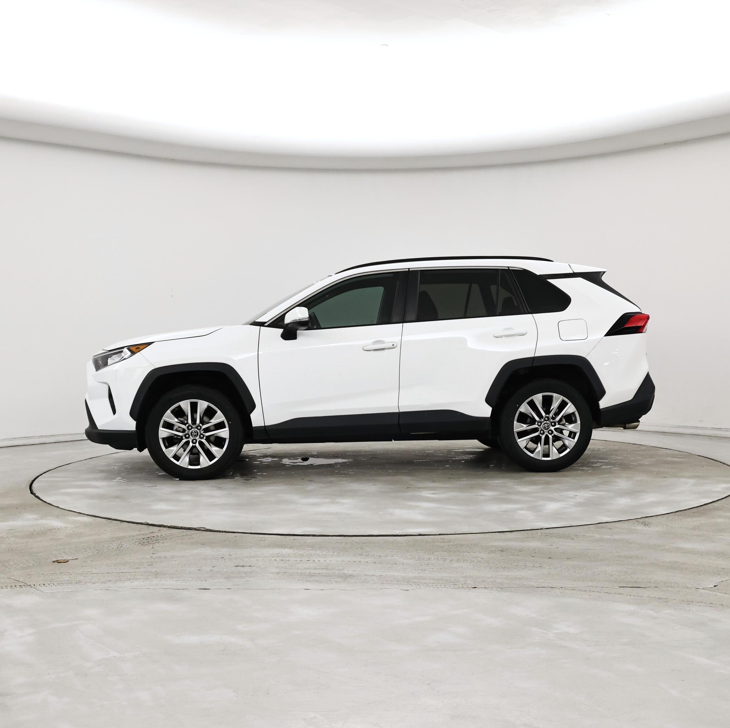 Thumbnail: 2019 Toyota RAV4 - 3
