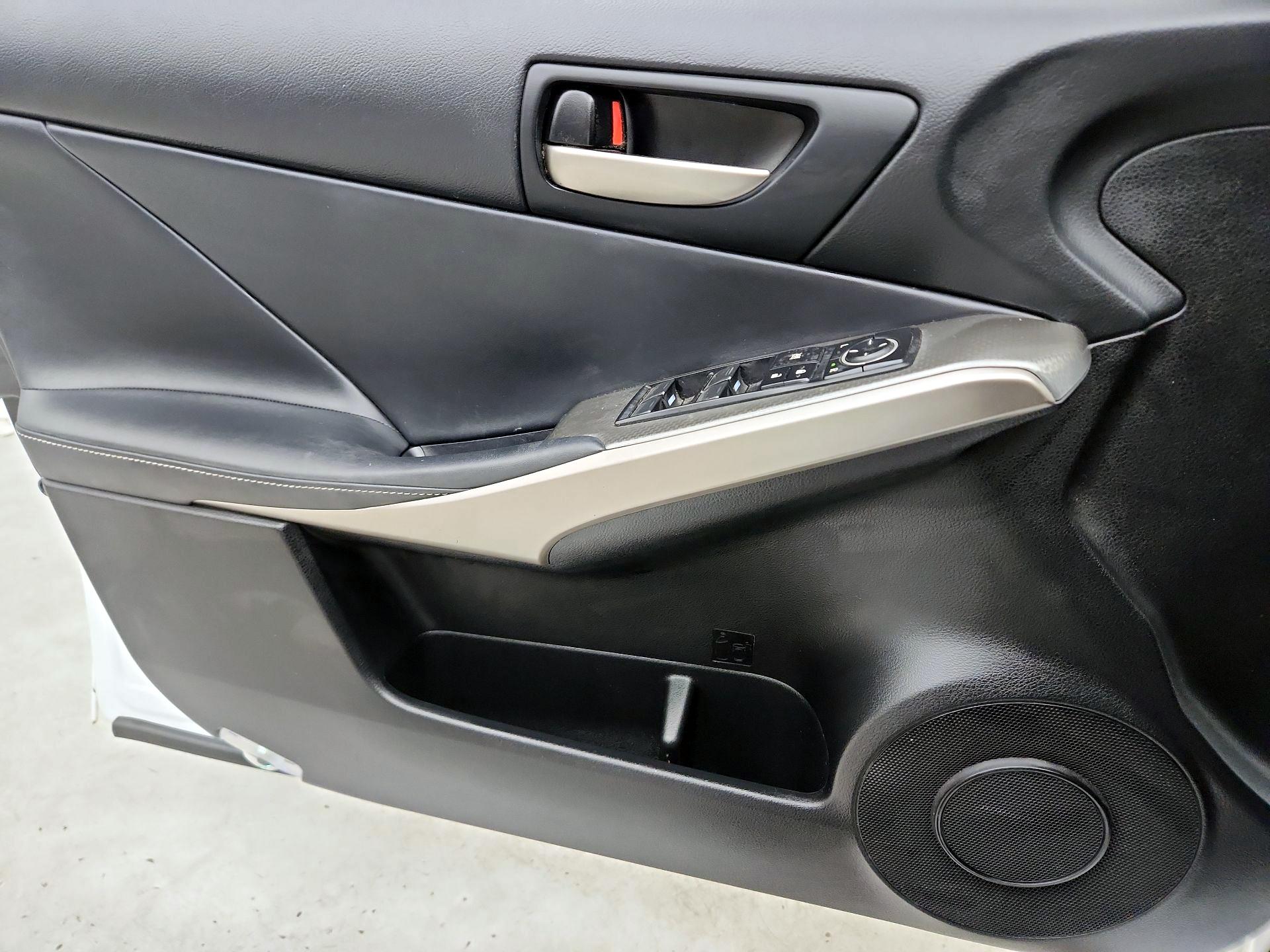 Thumbnail: 2018 Lexus IS - 12