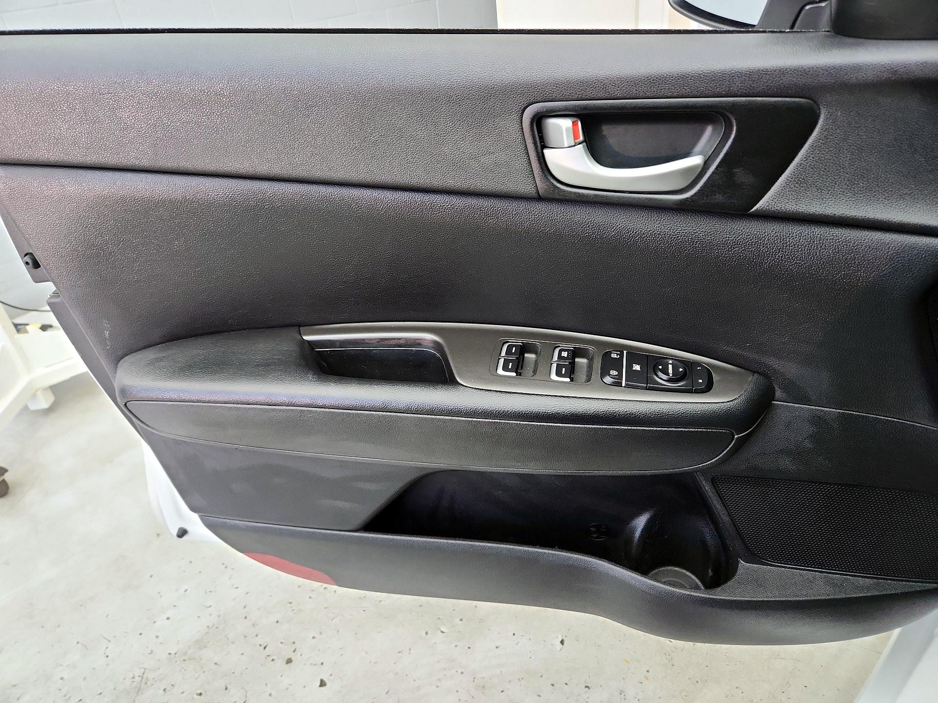 Thumbnail: 2018 Kia Optima - 12