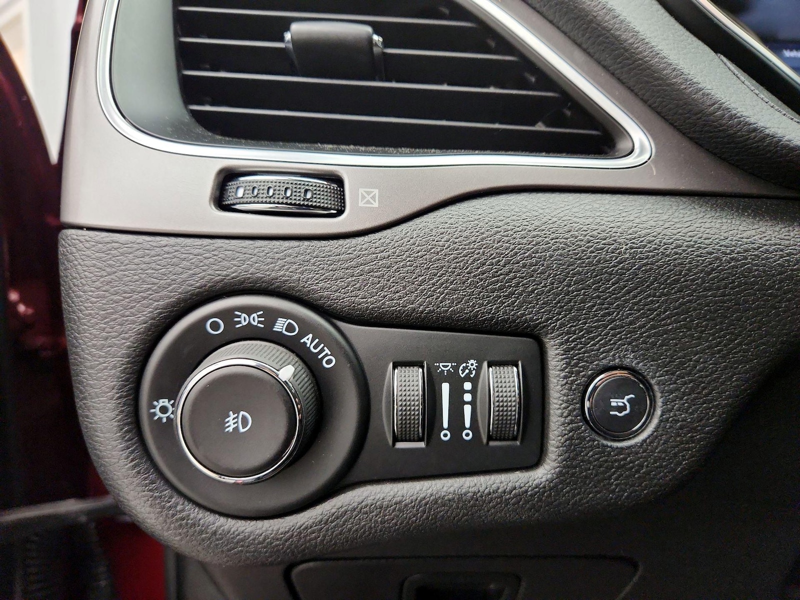 2022 Jeep Cherokee Latitude Lux - Photo 14