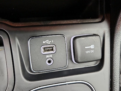 USB/AUX Ports