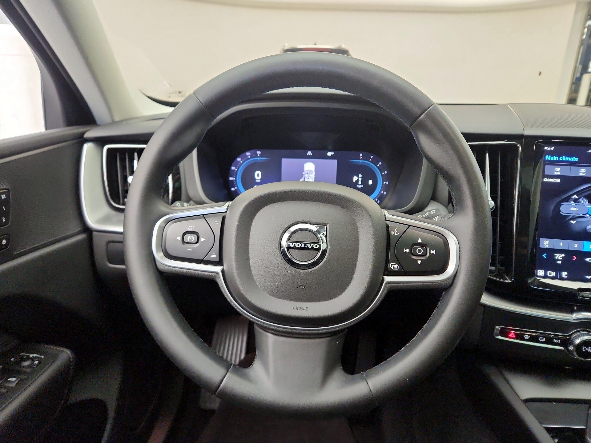 Thumbnail: 2023 Volvo XC60 - 10