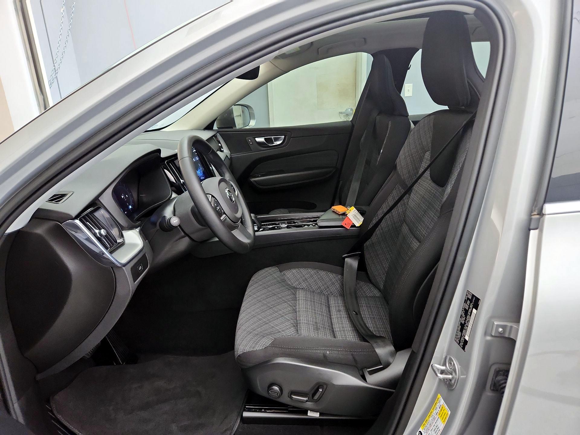 Thumbnail: 2023 Volvo XC60 - 11