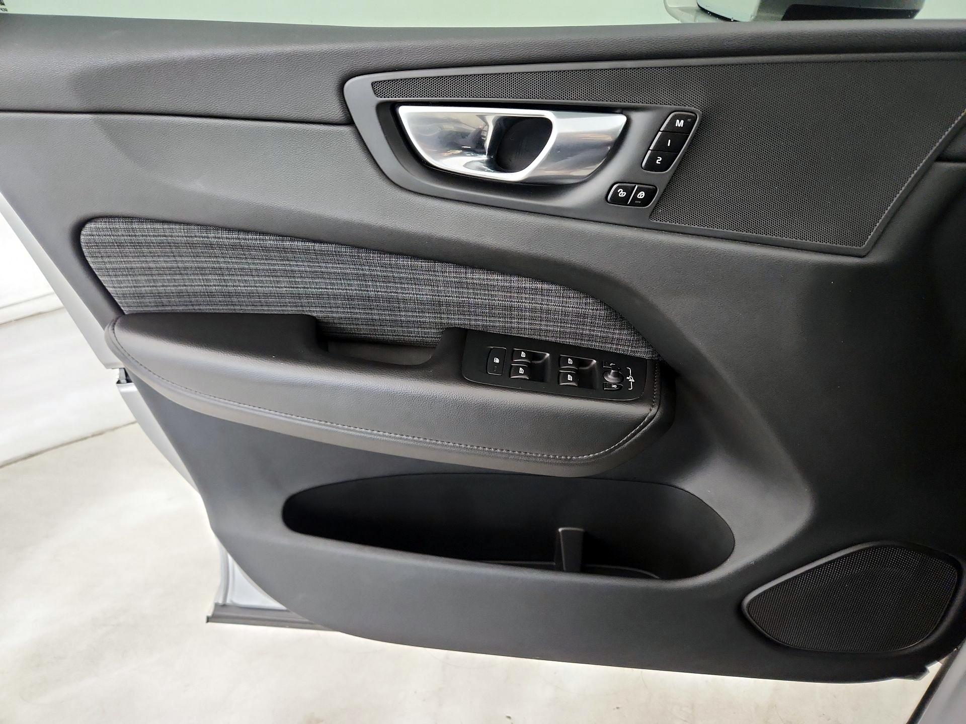 Thumbnail: 2023 Volvo XC60 - 12