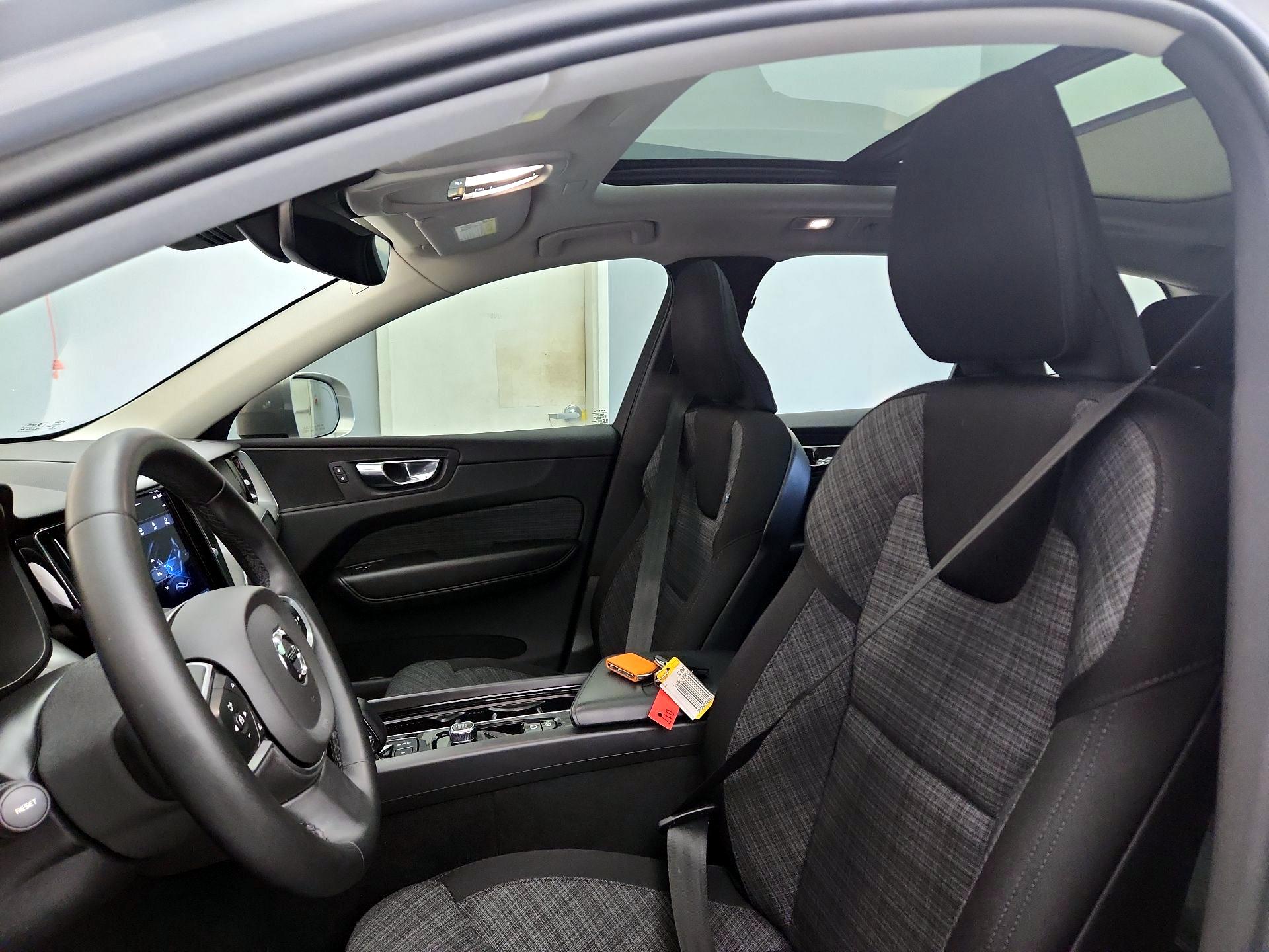 Thumbnail: 2023 Volvo XC60 - 19