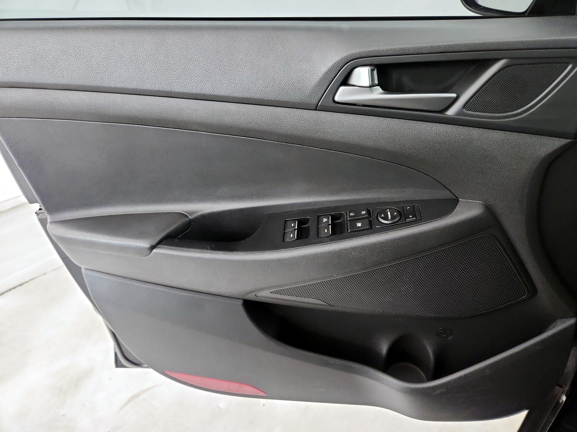 Thumbnail: 2016 Hyundai Tucson - 12