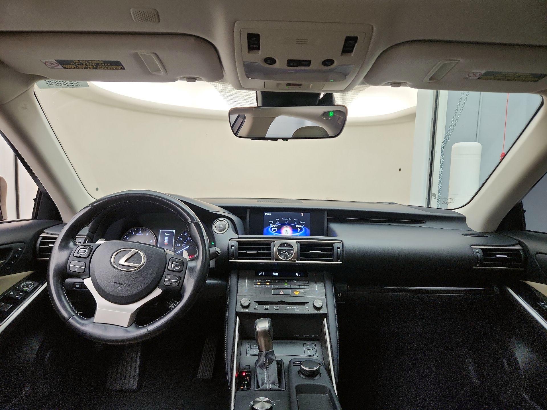 Thumbnail: 2020 Lexus IS - 9