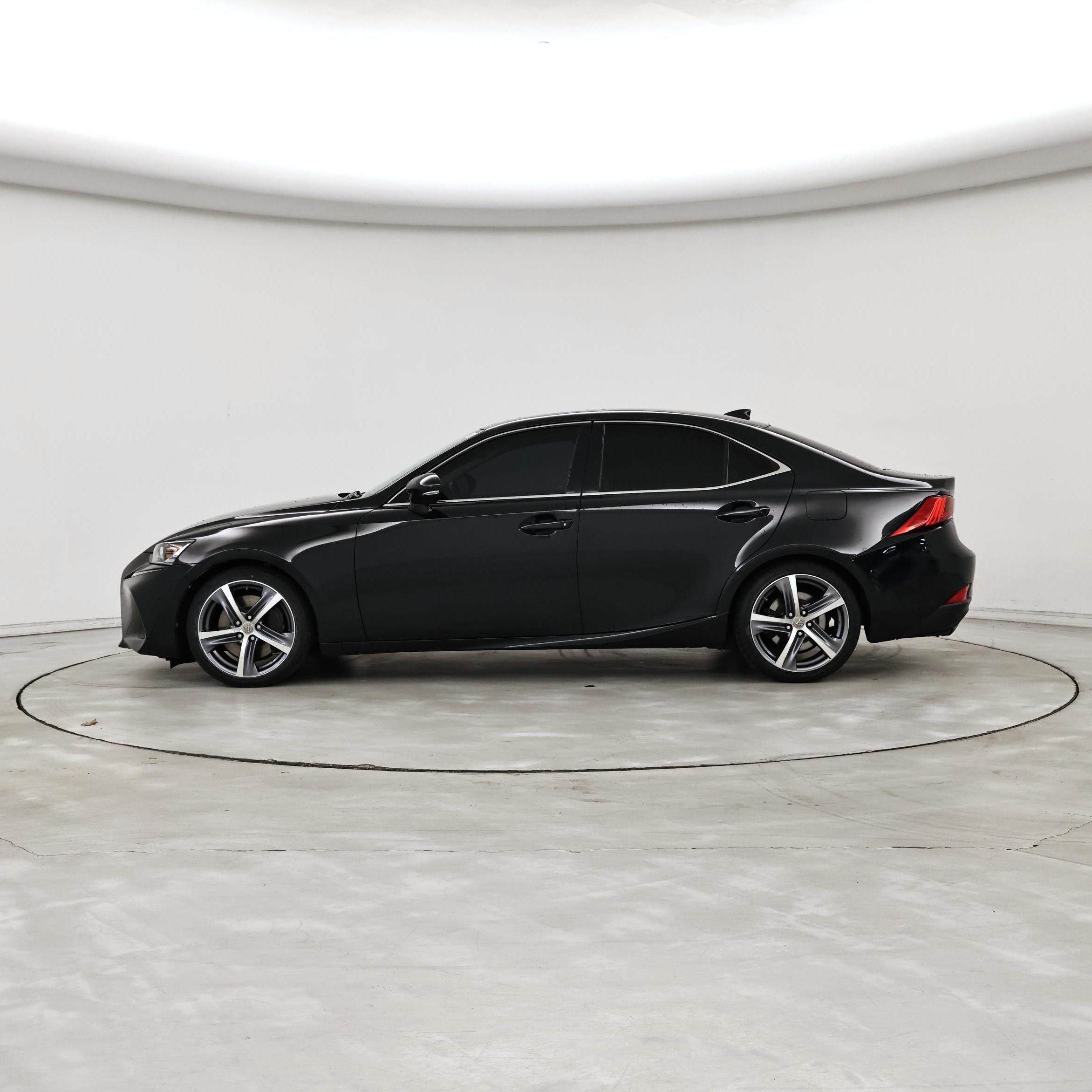 Thumbnail: 2020 Lexus IS - 3