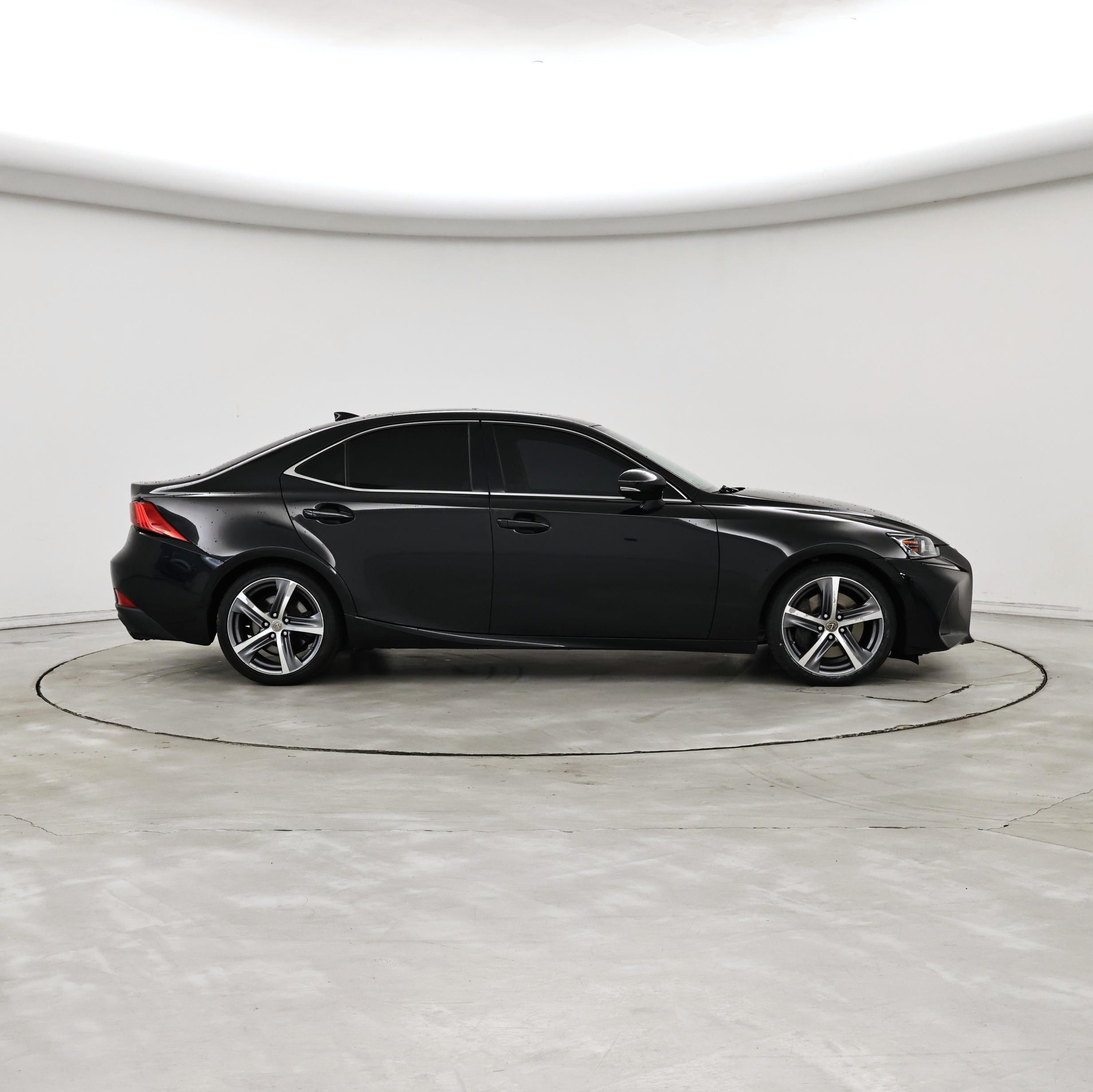 Thumbnail: 2020 Lexus IS - 7