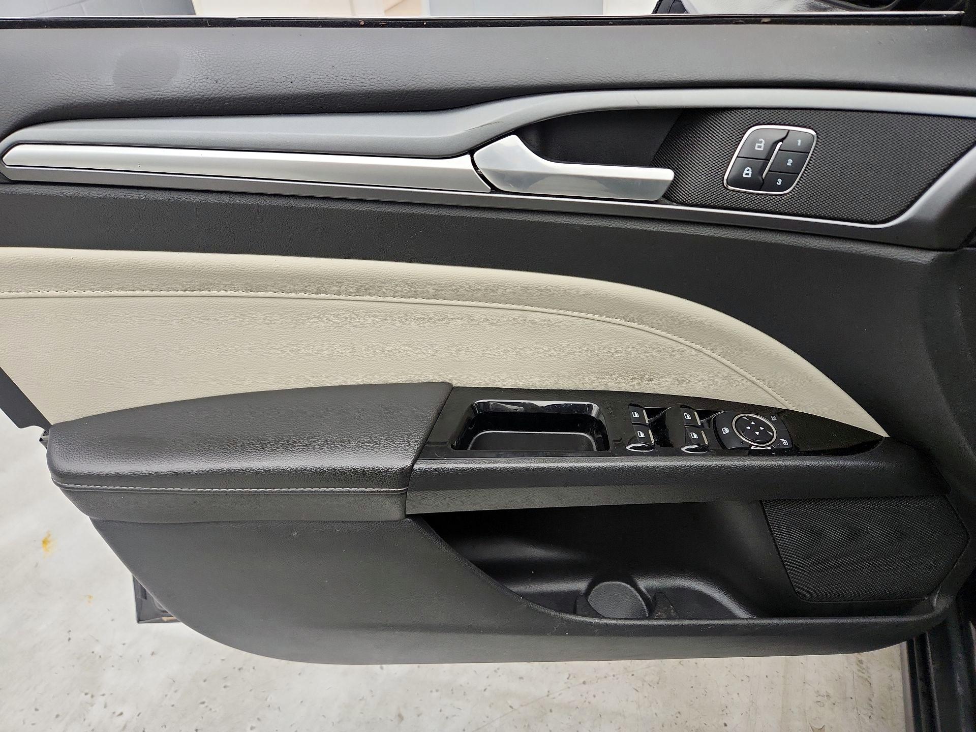 Thumbnail: 2015 Ford Fusion - 12