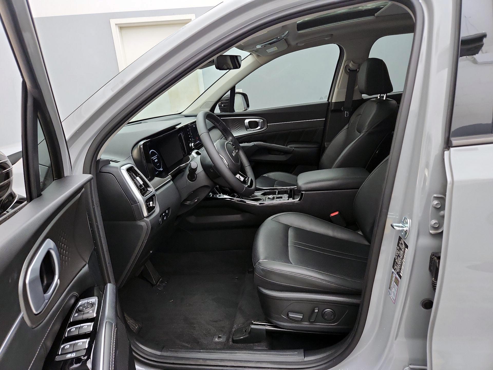 Thumbnail: 2023 Kia Sorento - 11