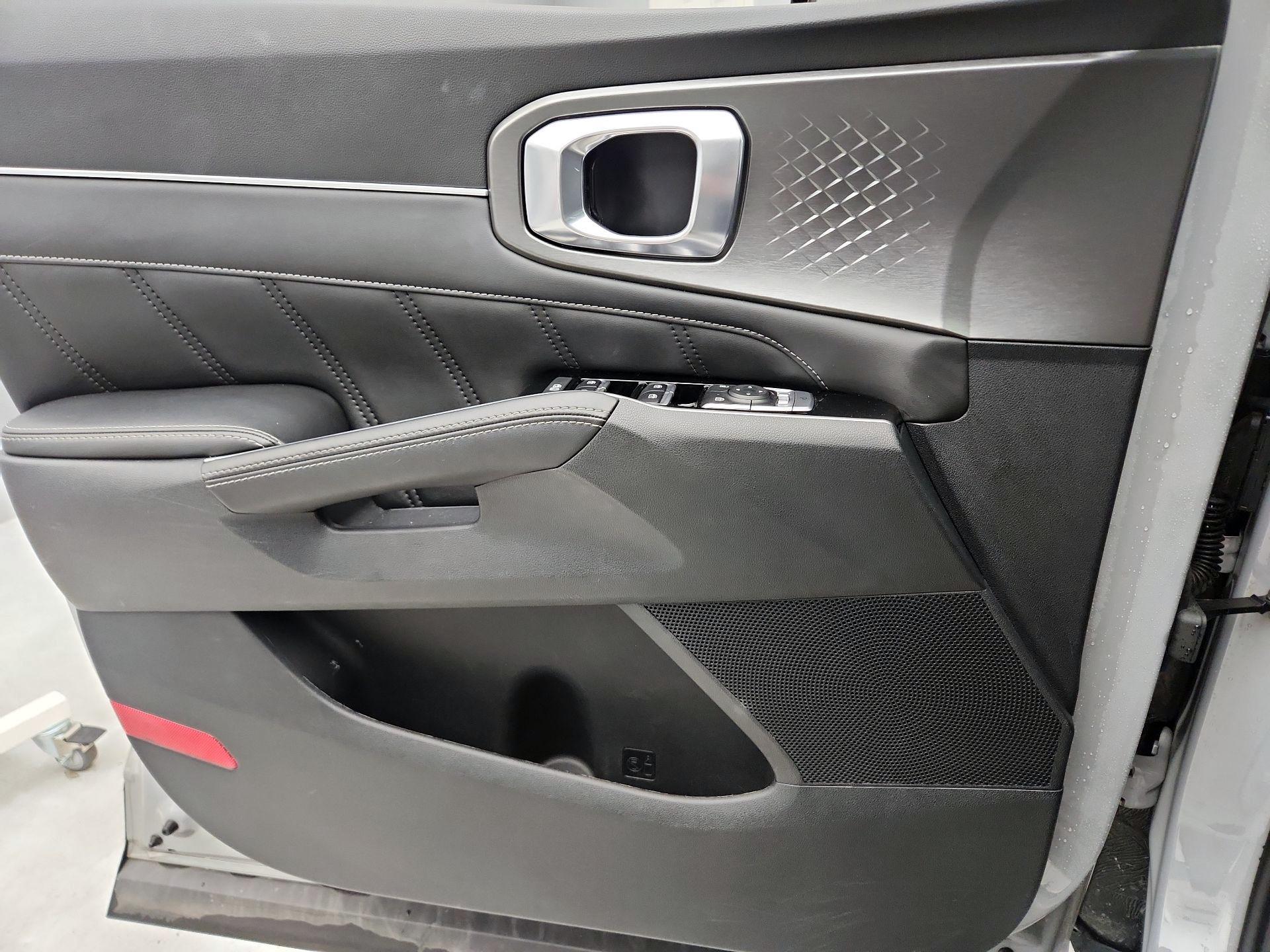 Thumbnail: 2023 Kia Sorento - 12