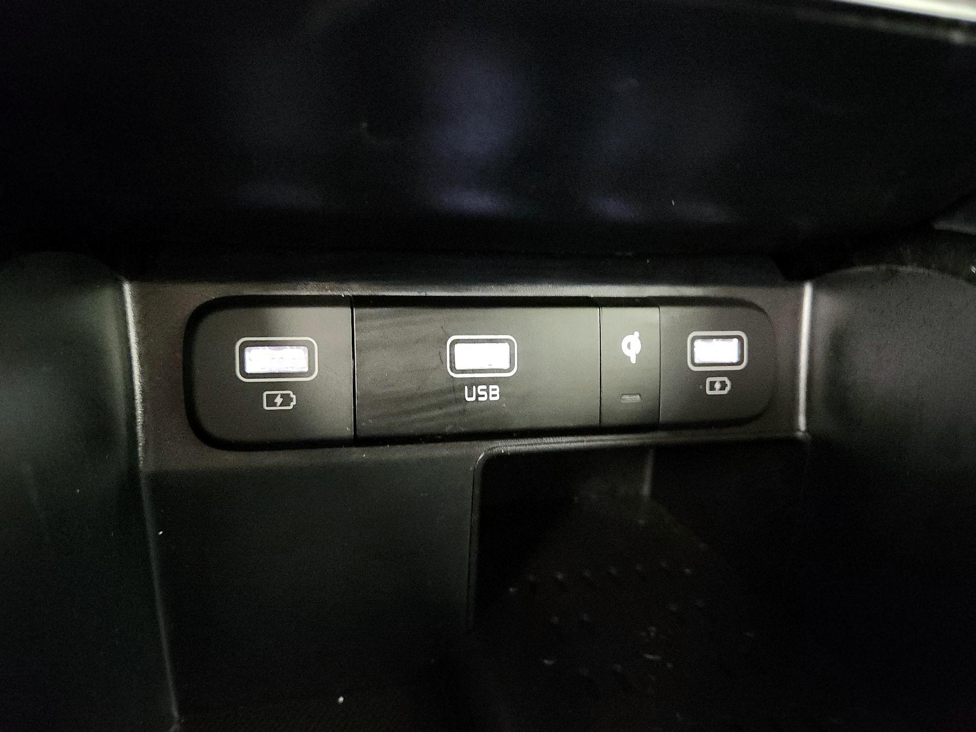 Thumbnail: 2023 Kia Sorento - 19